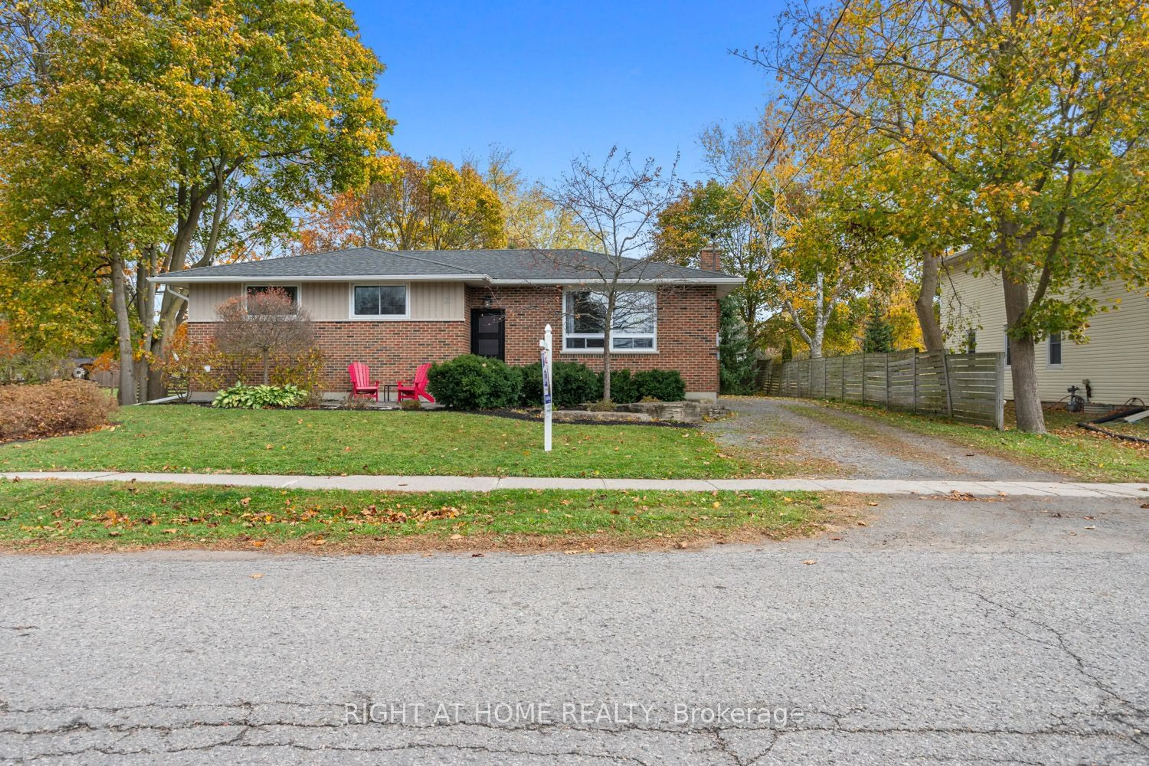 A pic from exterior of the house or condo, the street view for 31 Jeffrey St, Scugog Ontario L9L 1C2