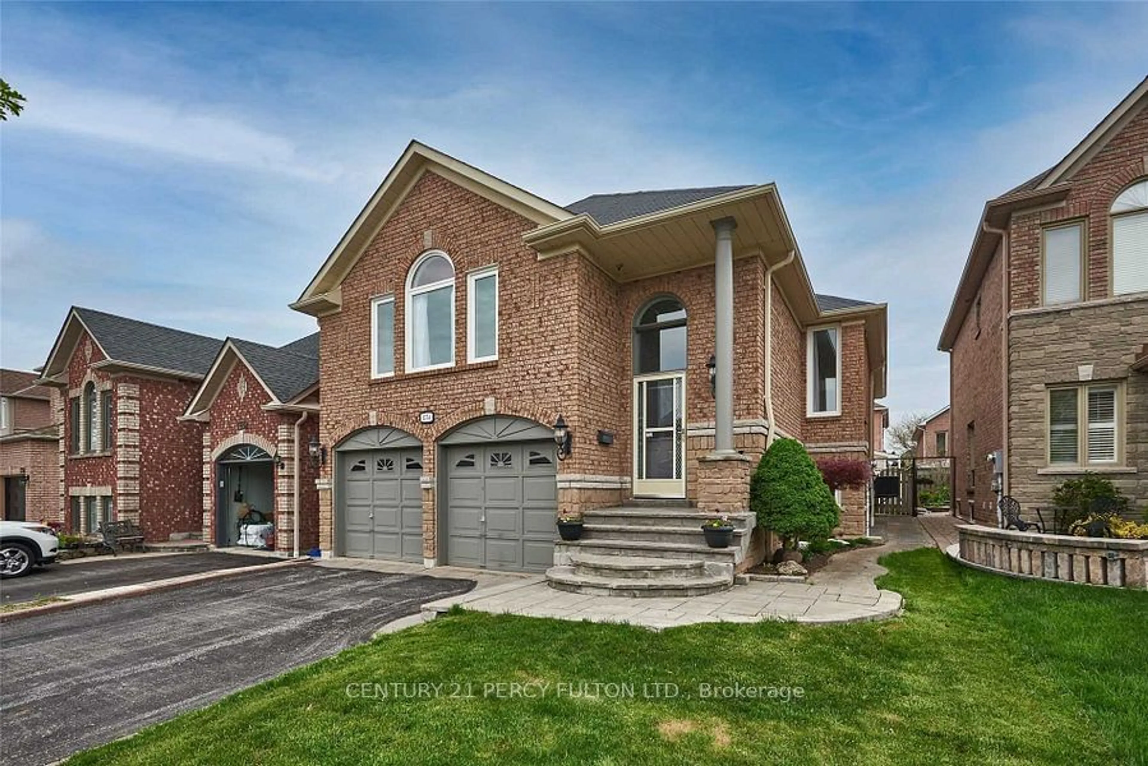 Home with brick exterior material for 1754 Silver Maple Dr, Pickering Ontario L1V 6X9