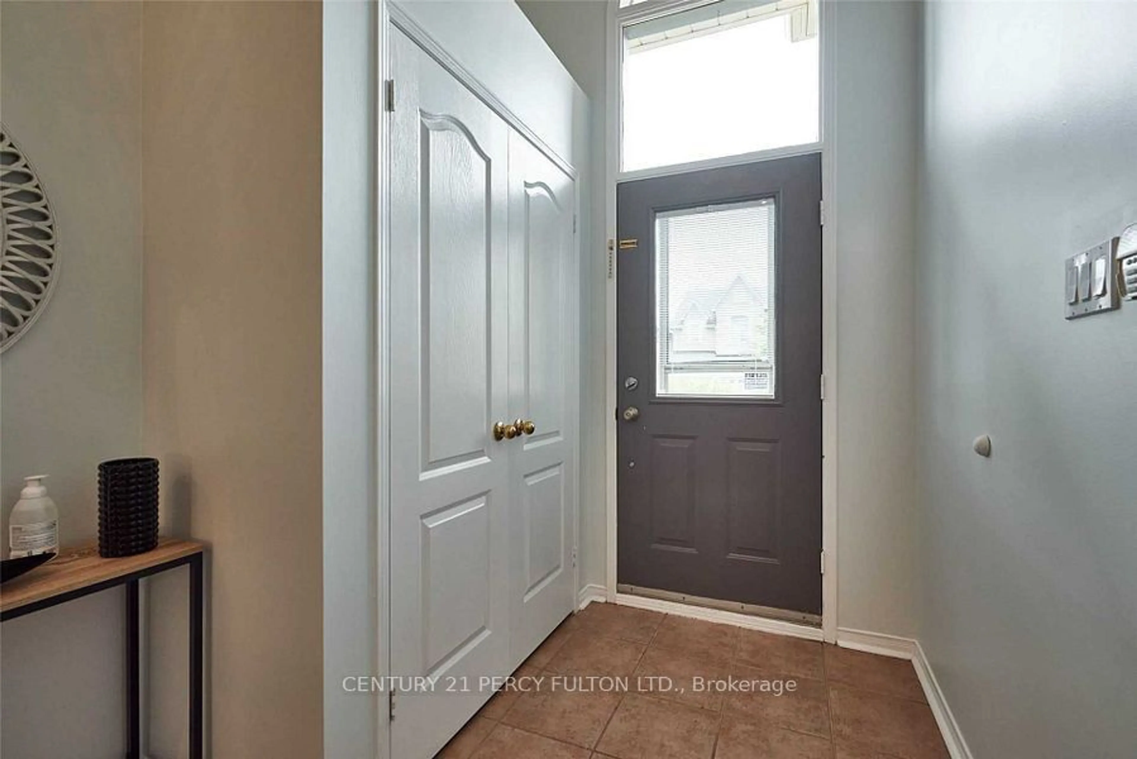 Indoor entryway, wood floors for 1754 Silver Maple Dr, Pickering Ontario L1V 6X9