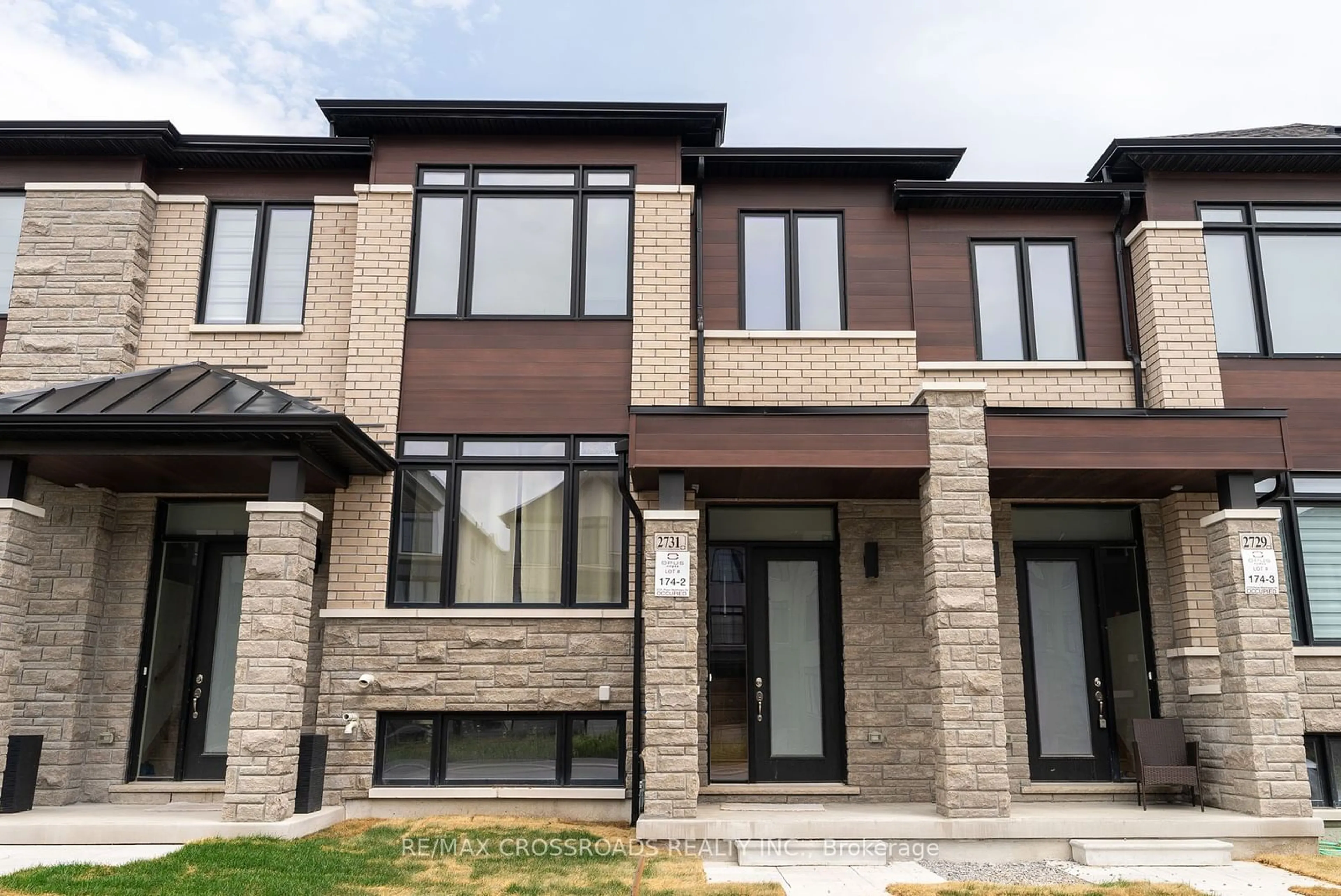 Home with brick exterior material for 2731 Peter Matthews Dr, Pickering Ontario L1X 0M2