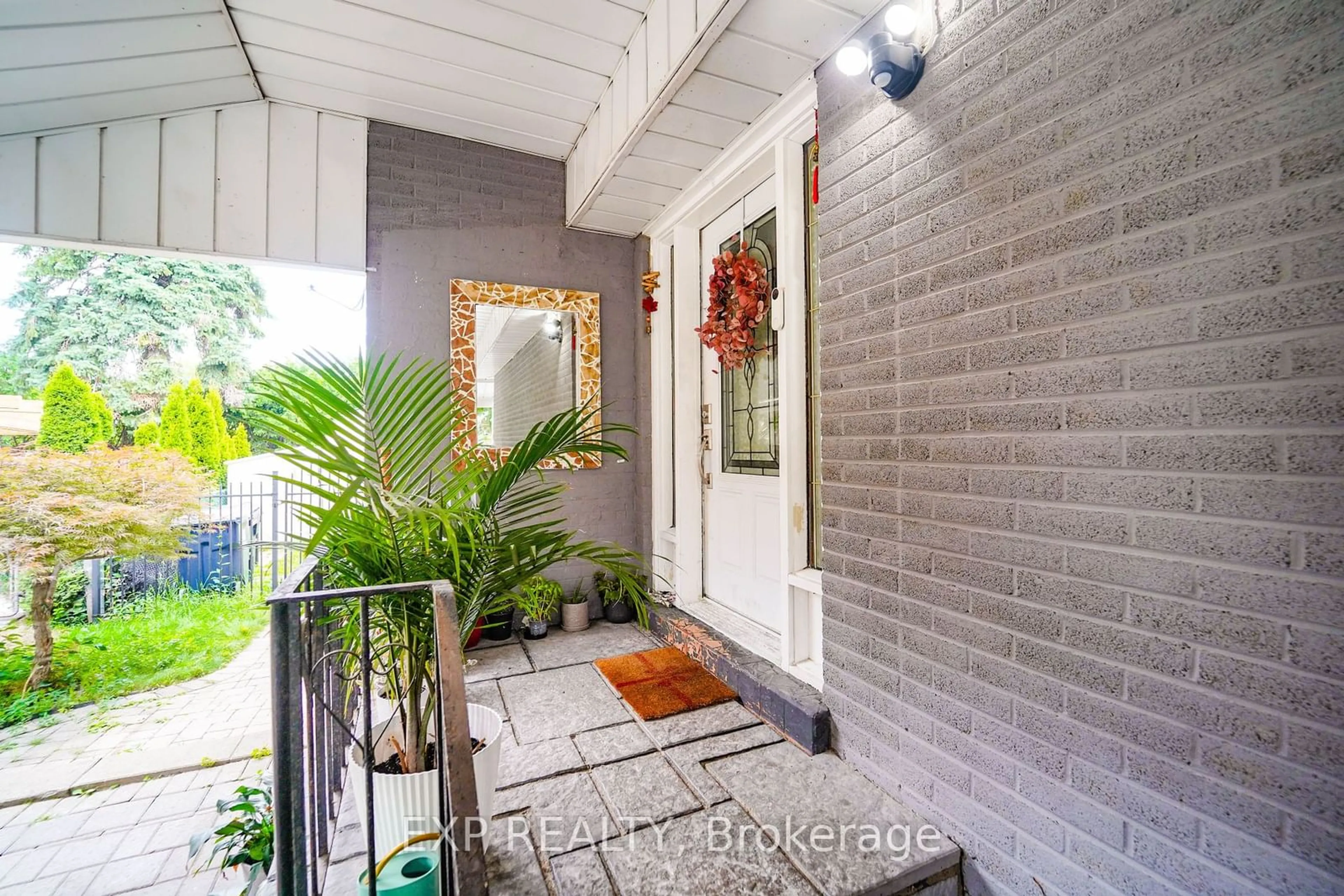 Indoor entryway, wood floors for 60 Manorglen Cres, Toronto Ontario M1S 1W4