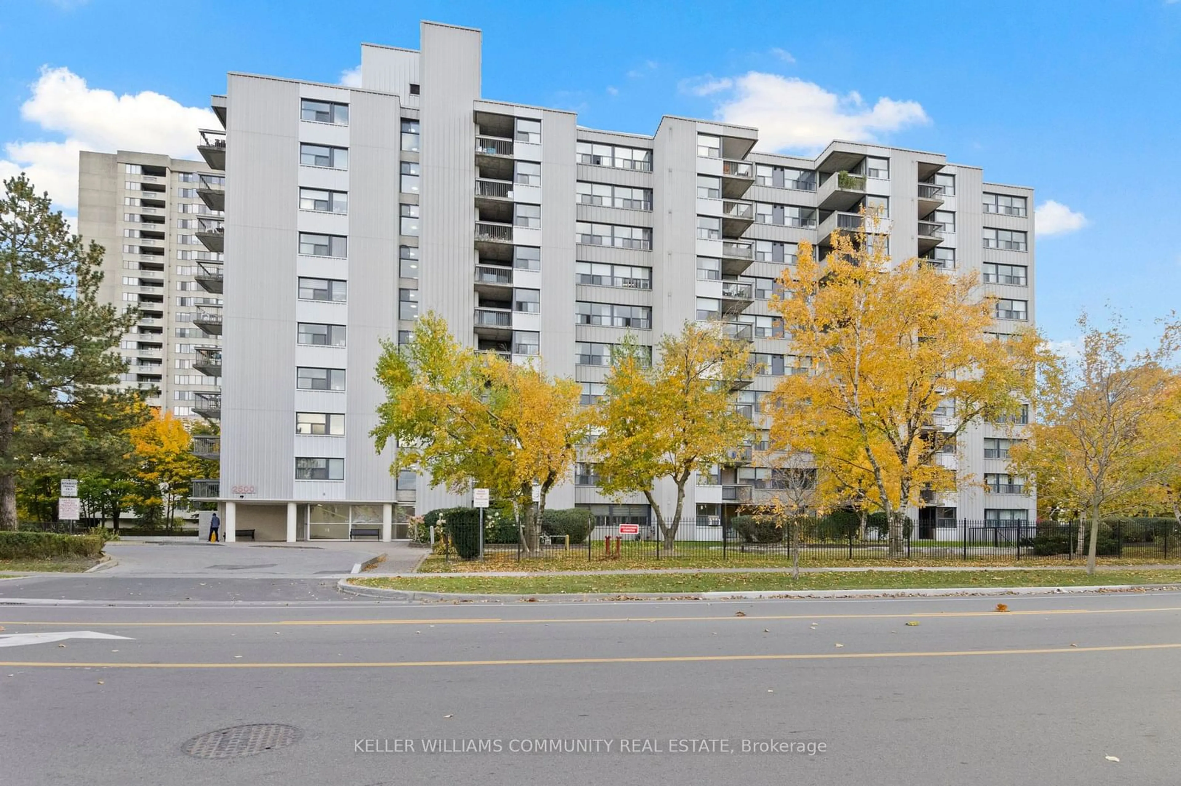 A pic from exterior of the house or condo, the front or back of building for 2500 Bridletowne Circ #1004, Toronto Ontario M1W 2V6