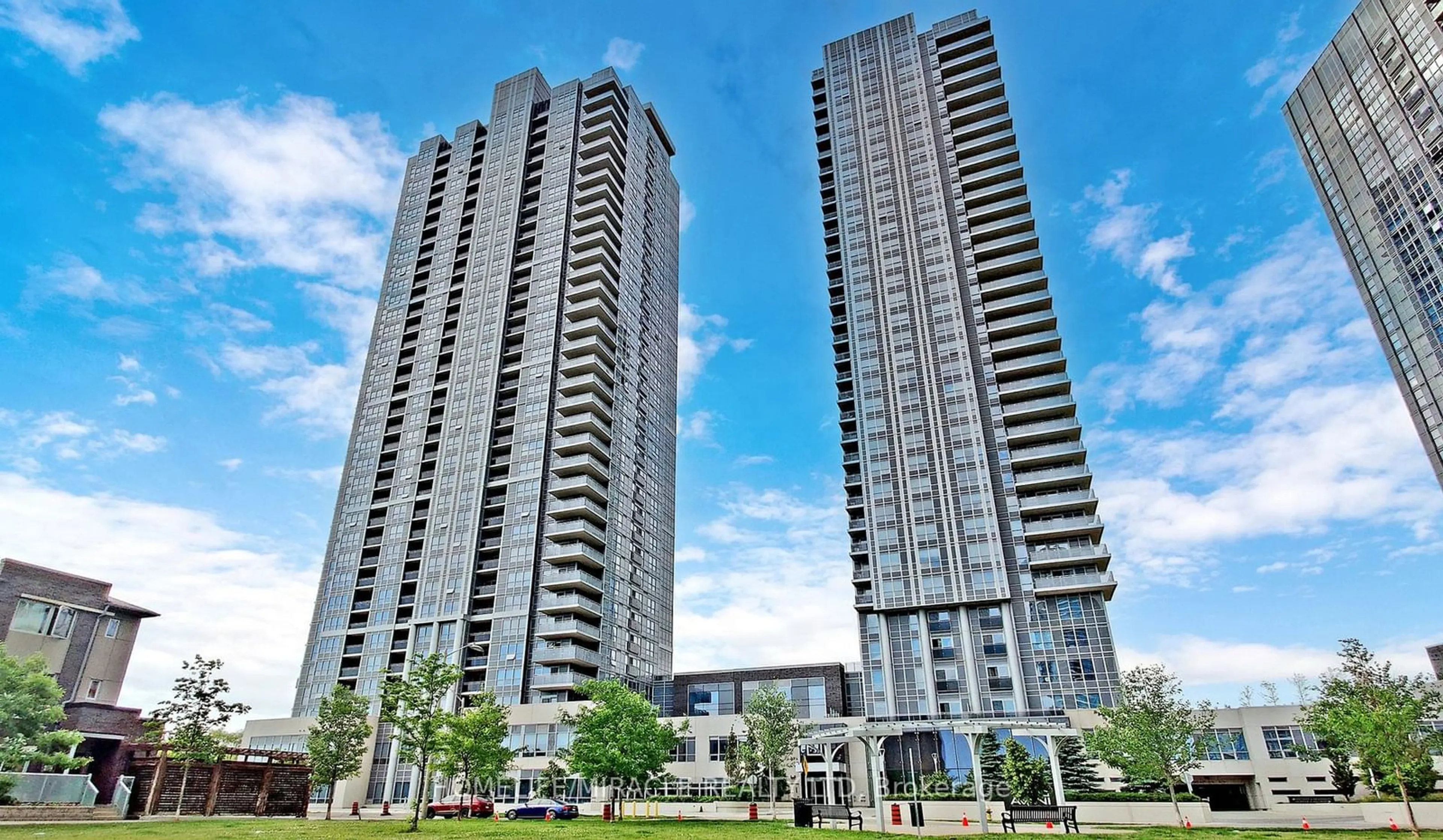 A pic from exterior of the house or condo, the front or back of building for 275 Village Green Sq #718, Toronto Ontario M1S 0L8