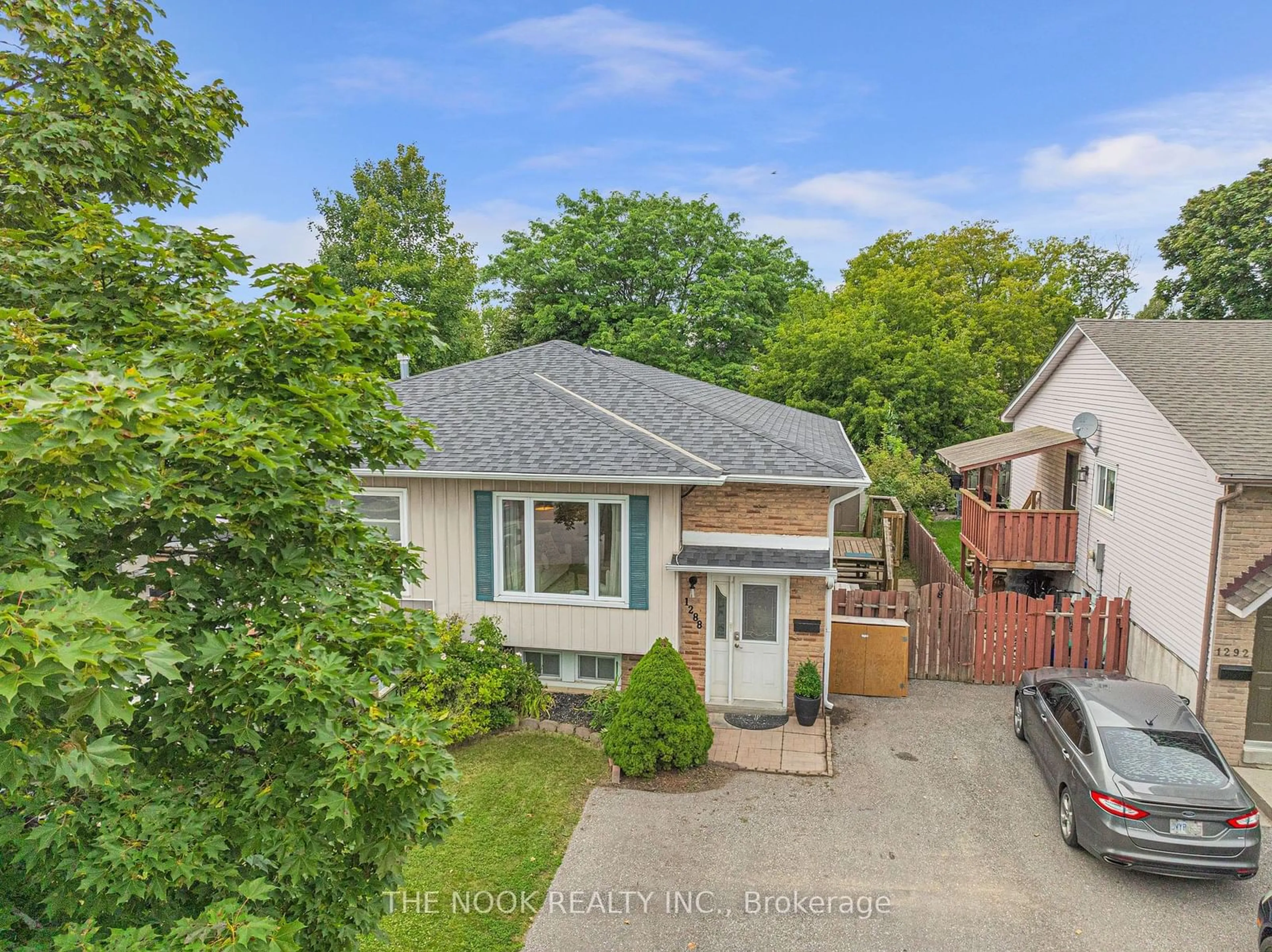 Frontside or backside of a home, the street view for 1288 Sunningdale Ave, Oshawa Ontario L1H 8G7