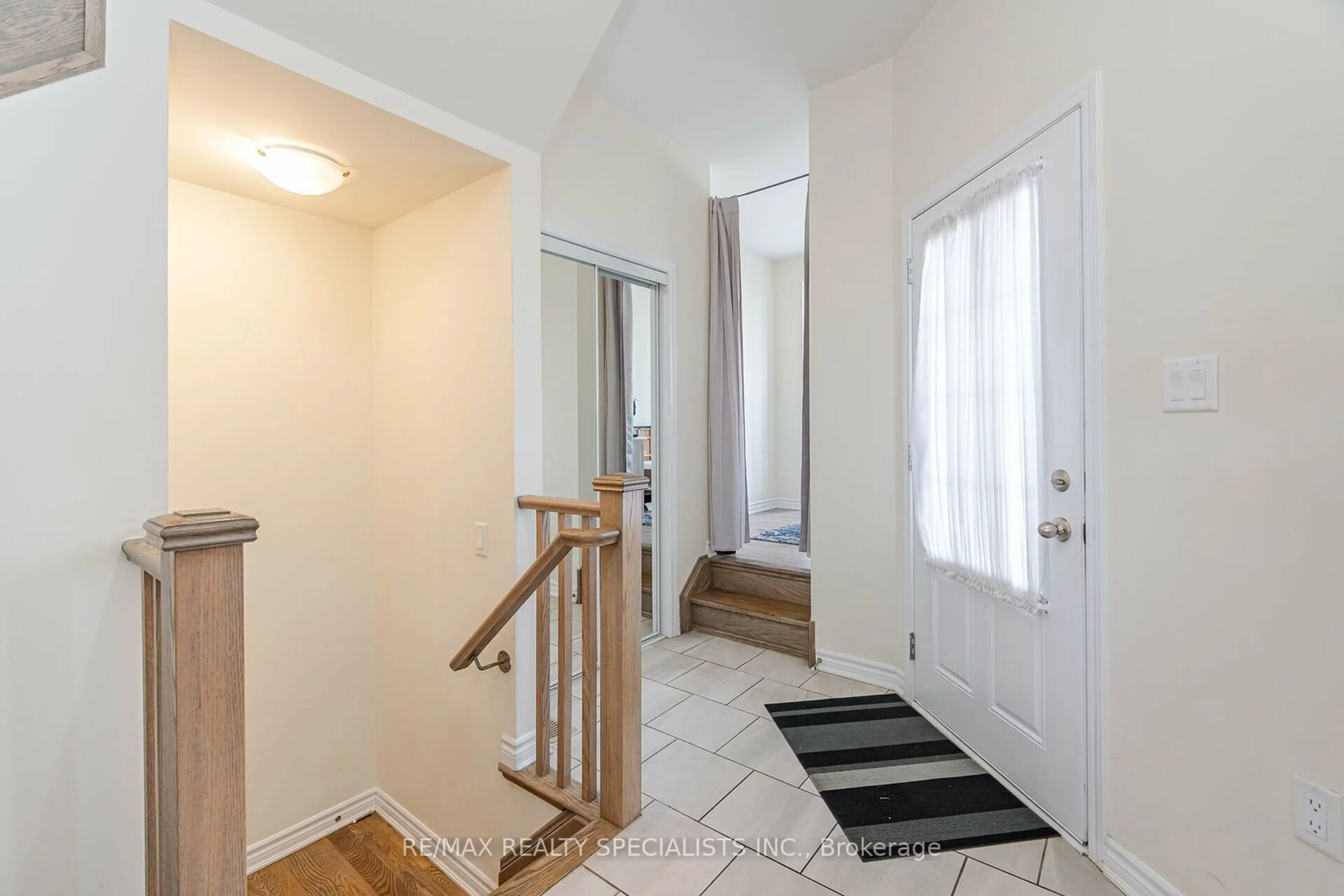 Indoor entryway, wood floors for 1033 Cameo St, Pickering Ontario L1X 0G3