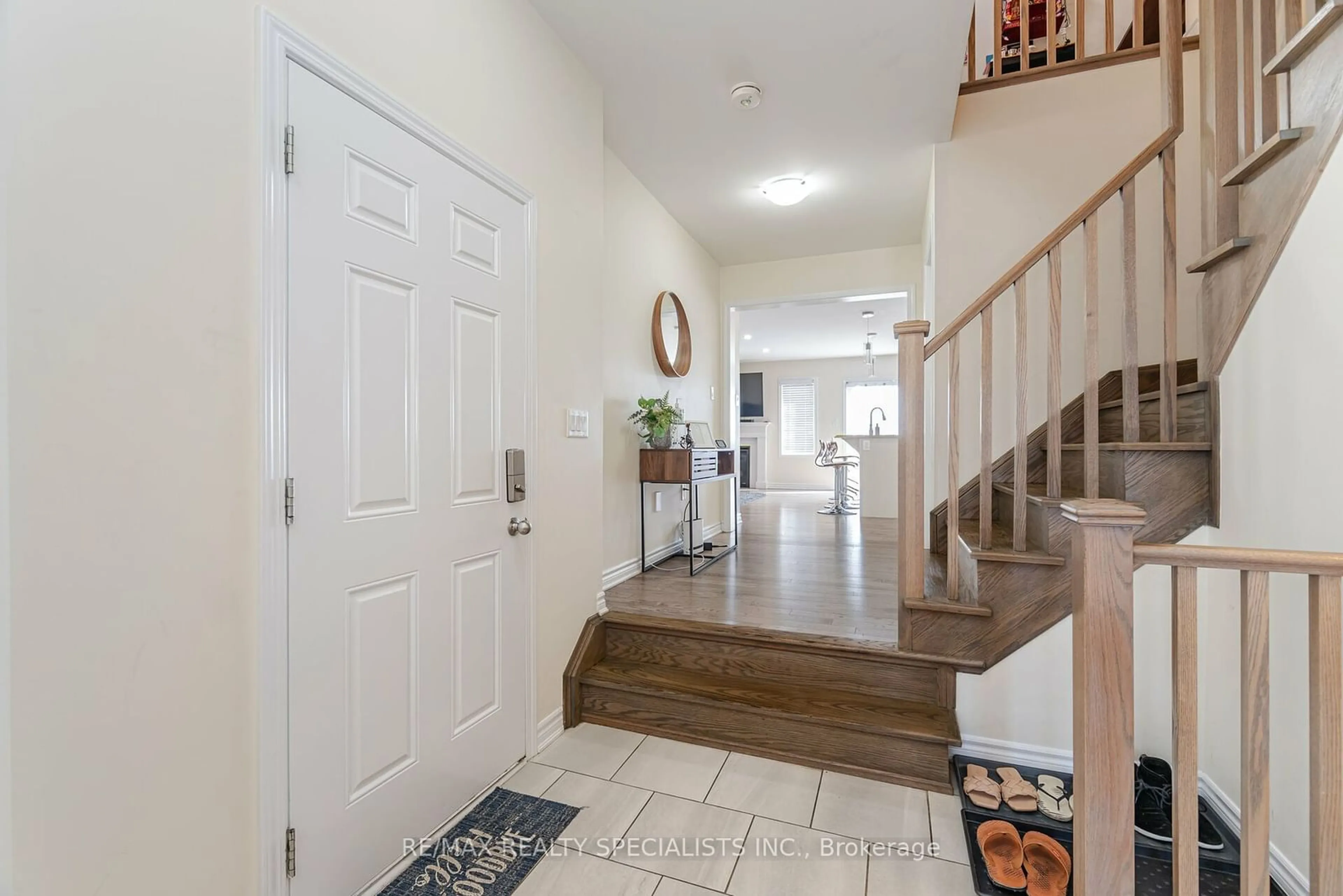 Indoor entryway, wood floors for 1033 Cameo St, Pickering Ontario L1X 0G3