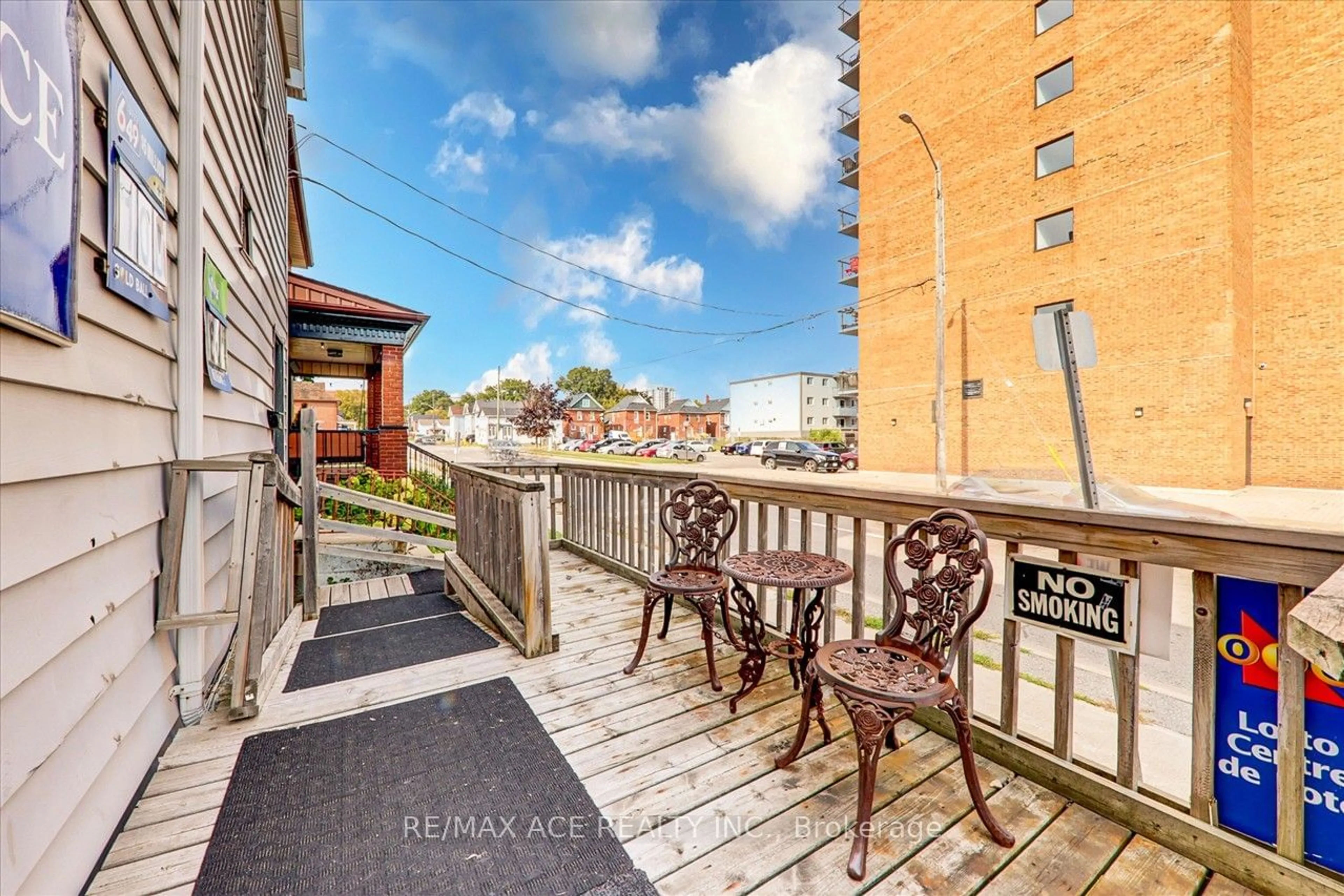 Patio, the street view for 102 Centre St, Oshawa Ontario L1G 4B8