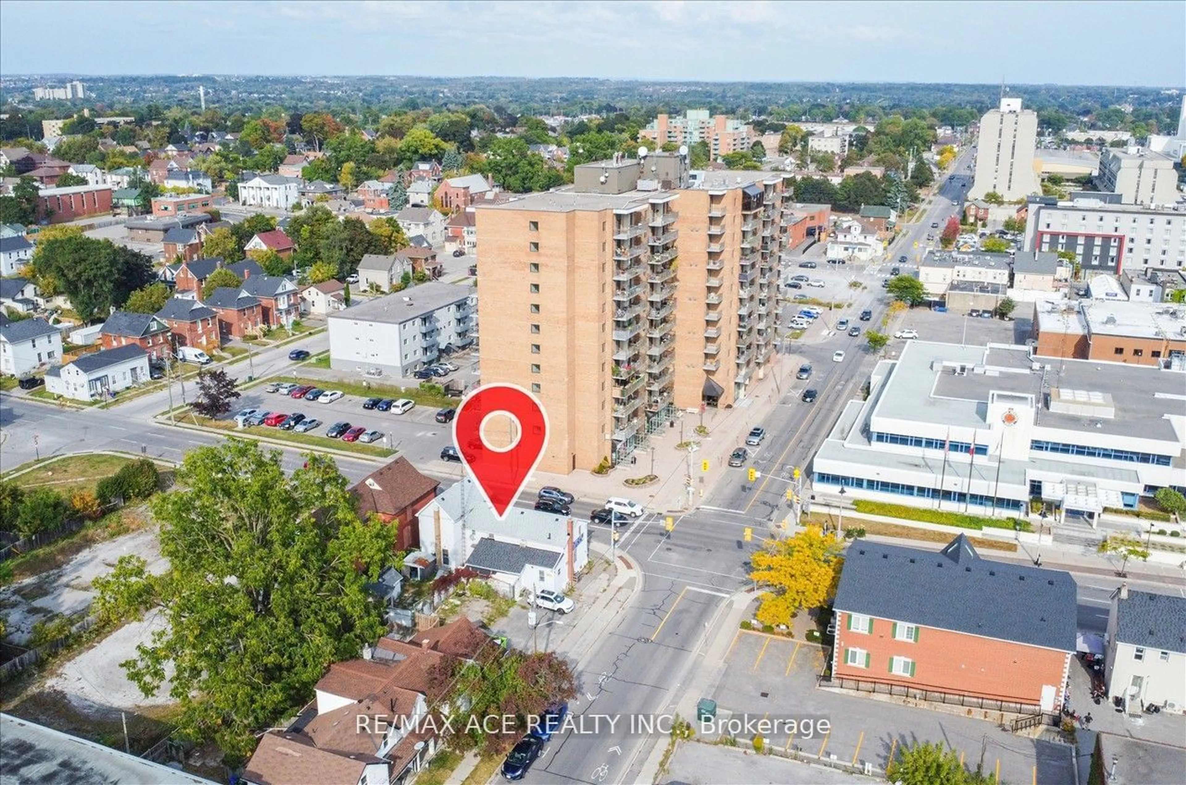 A pic from exterior of the house or condo, the street view for 102 Centre St, Oshawa Ontario L1G 4B8