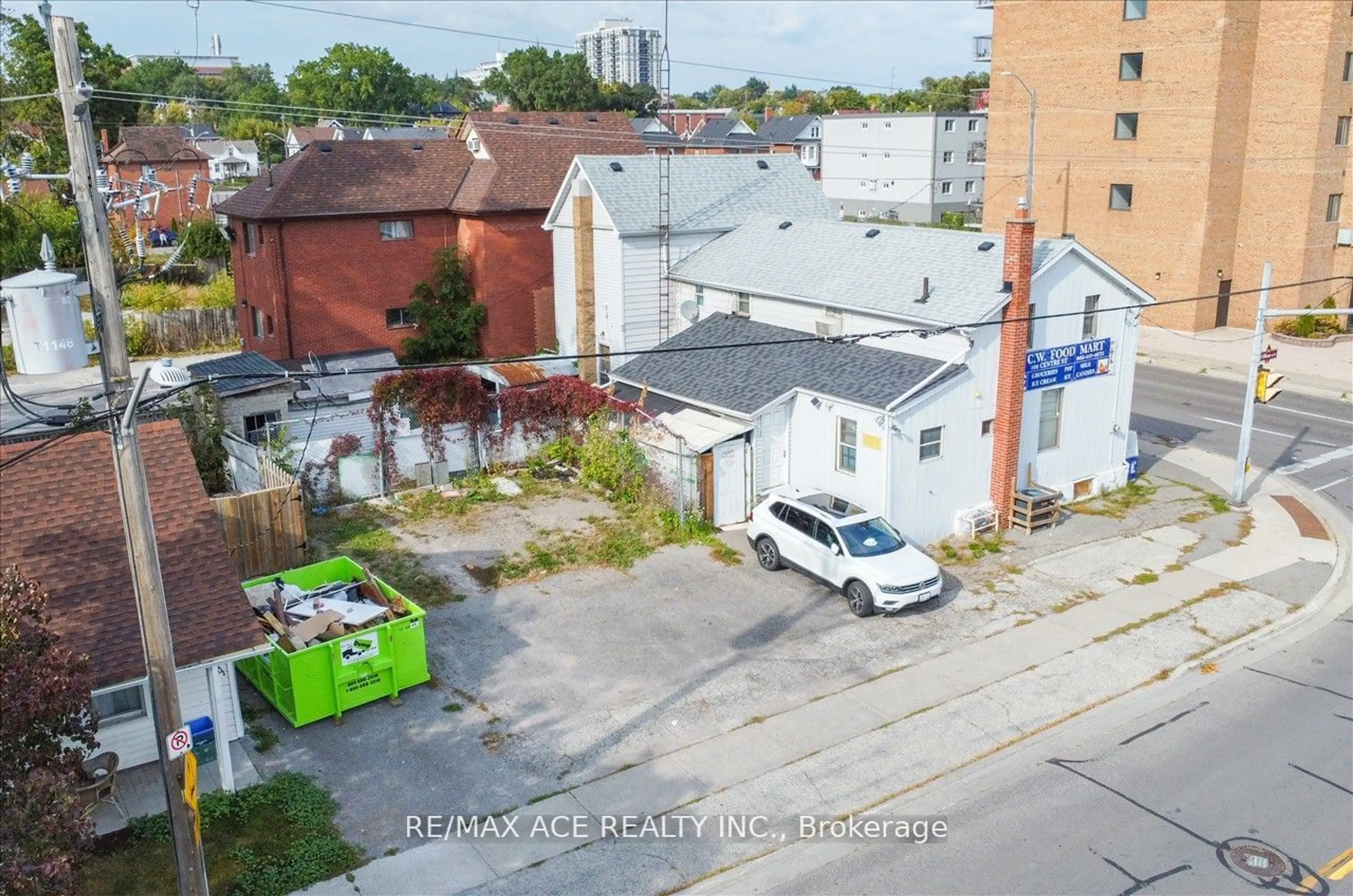 A pic from exterior of the house or condo, the street view for 102 Centre St, Oshawa Ontario L1G 4B8