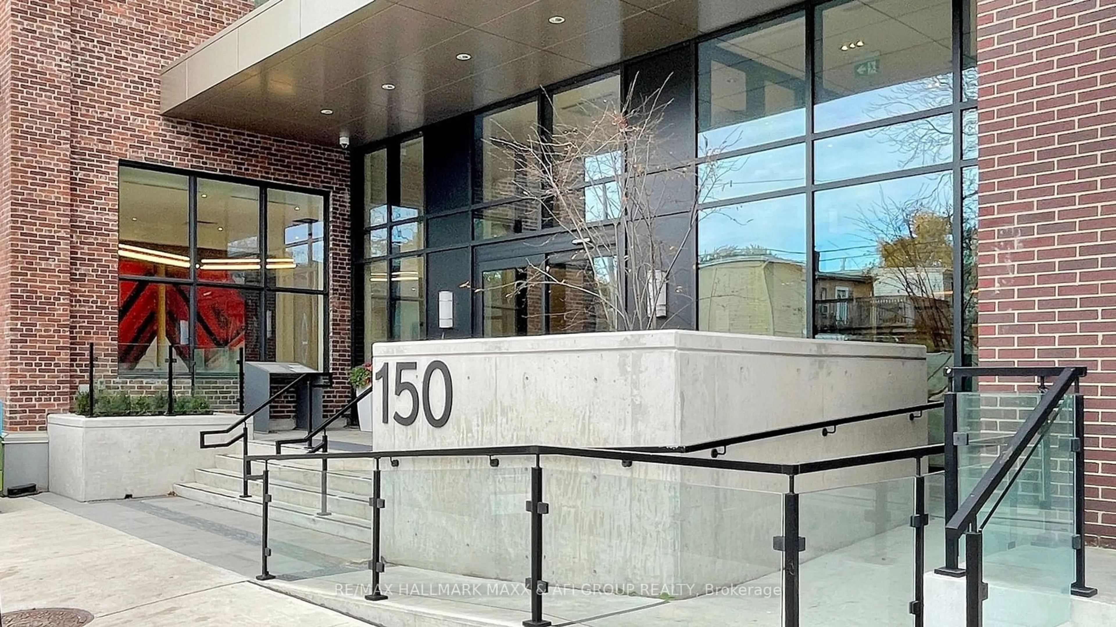 Indoor foyer, ceramic floors for 150 Logan Ave #431, Toronto Ontario M4M 0E4