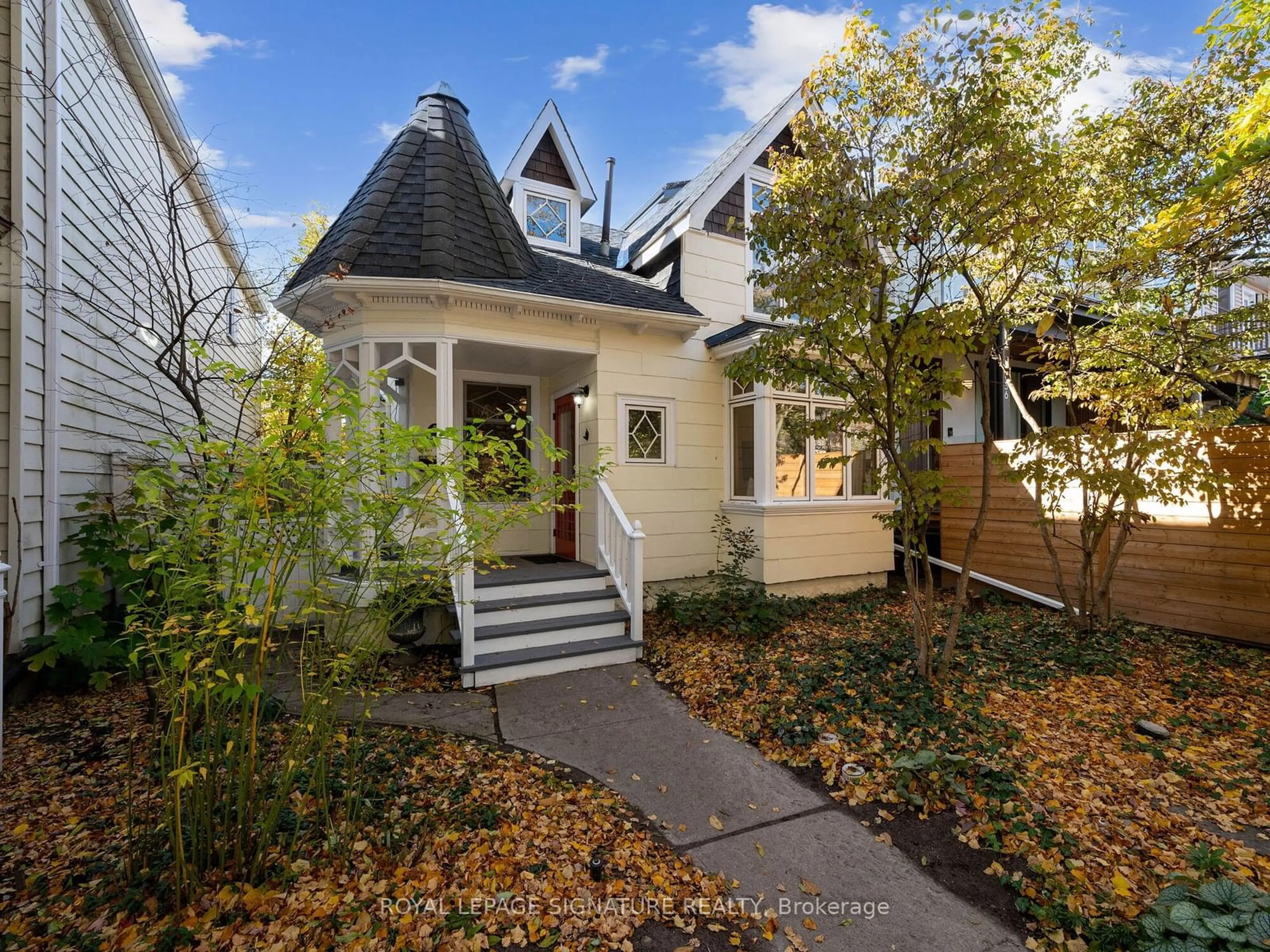 Frontside or backside of a home, cottage for 34 Kippendavie Ave, Toronto Ontario M4L 3R4