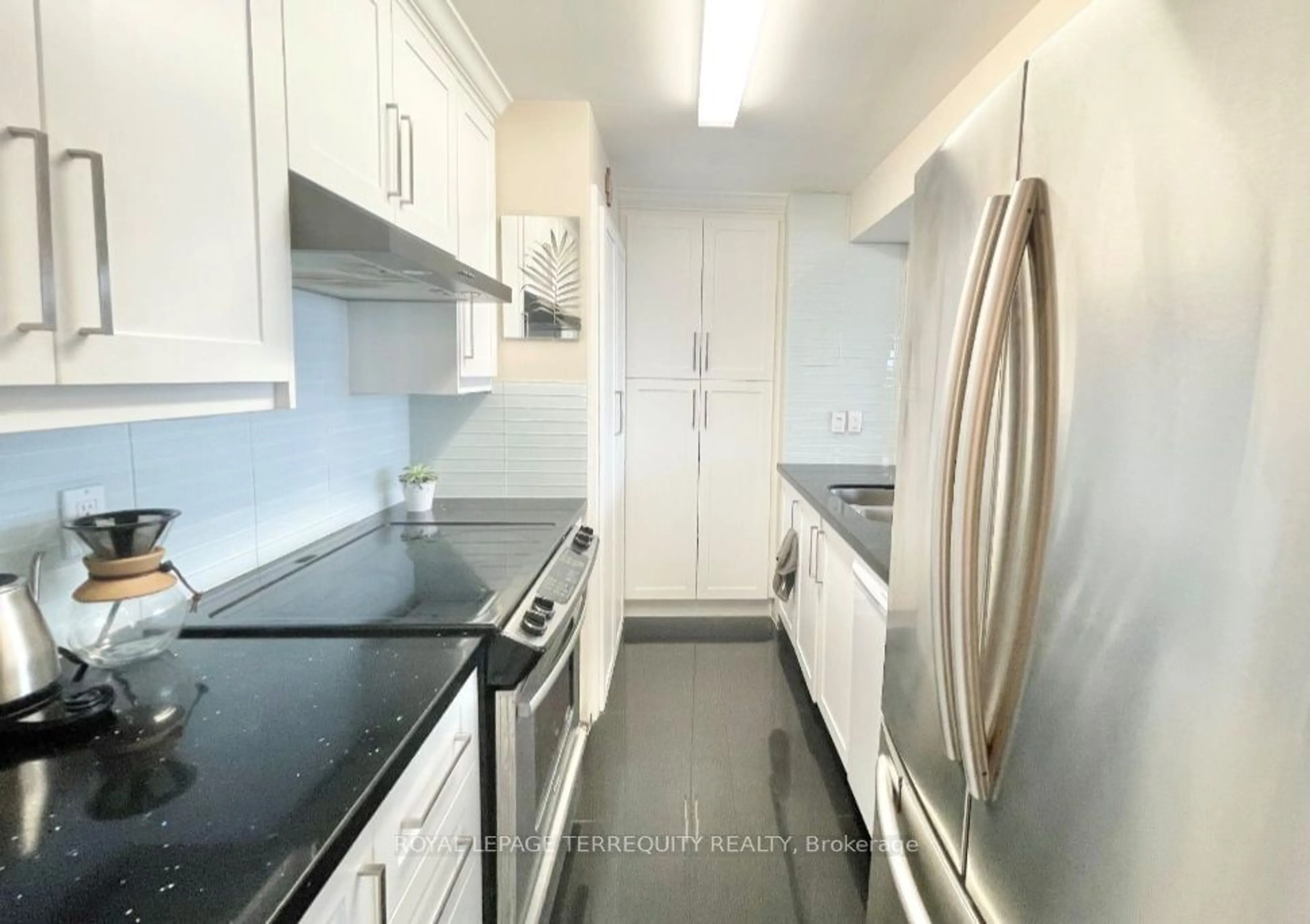 Standard kitchen for 90 Dale Ave #1408, Toronto Ontario M1J 3N4