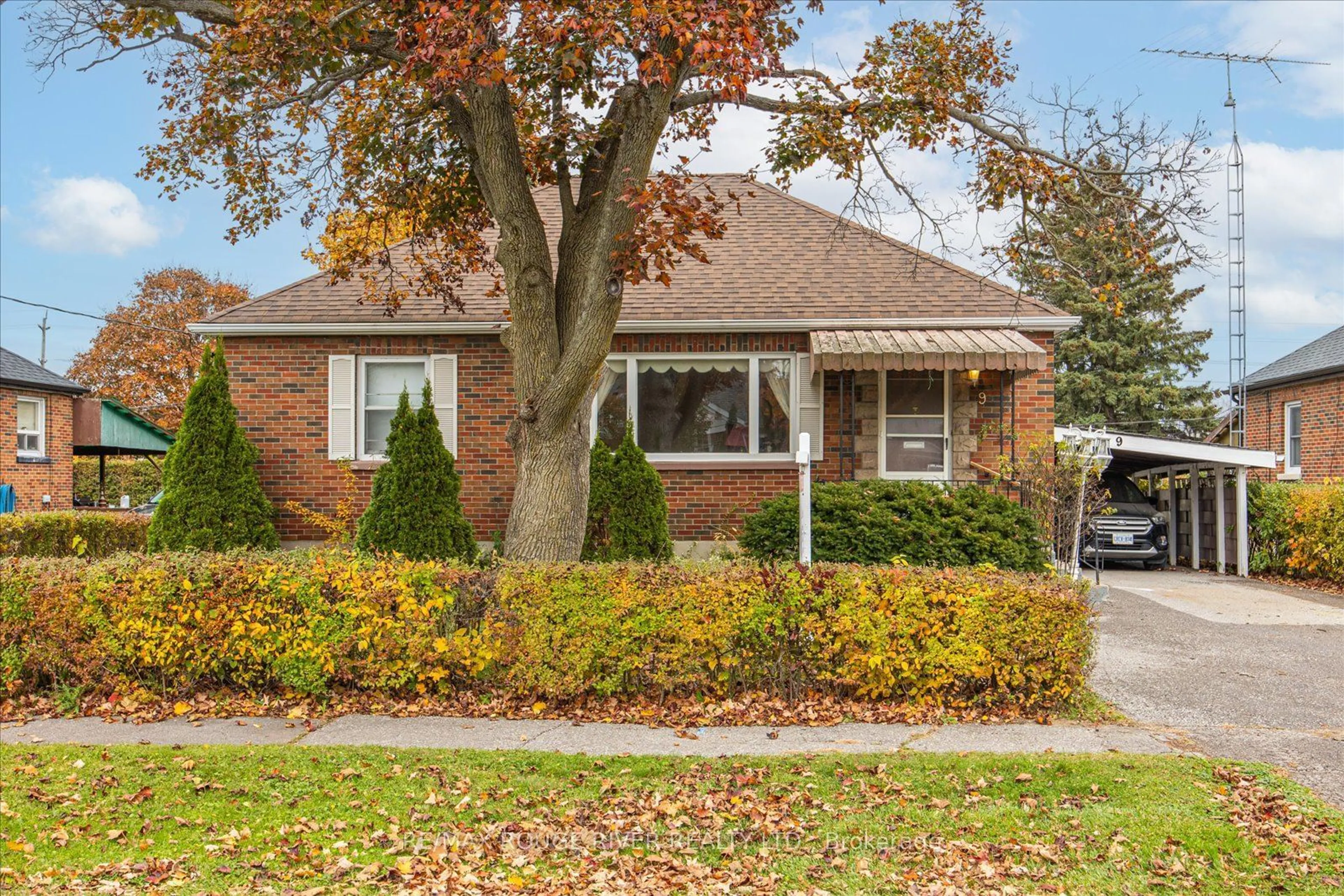 Home with brick exterior material for 9 Orchard View Blvd, Clarington Ontario L1C 2J6