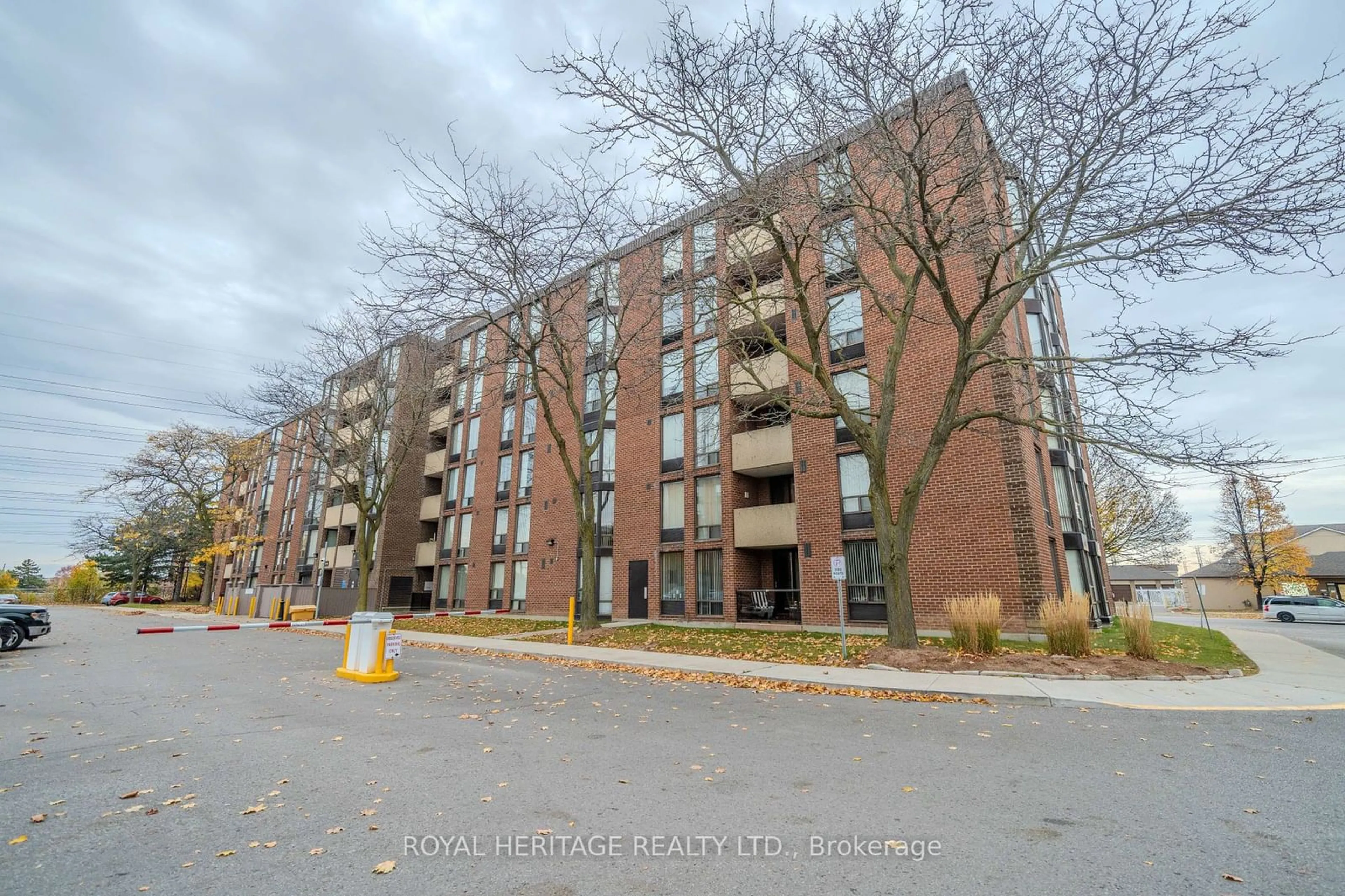 A pic from exterior of the house or condo, the front or back of building for 1540 Pickering Pkwy #311, Pickering Ontario L1V 3V9