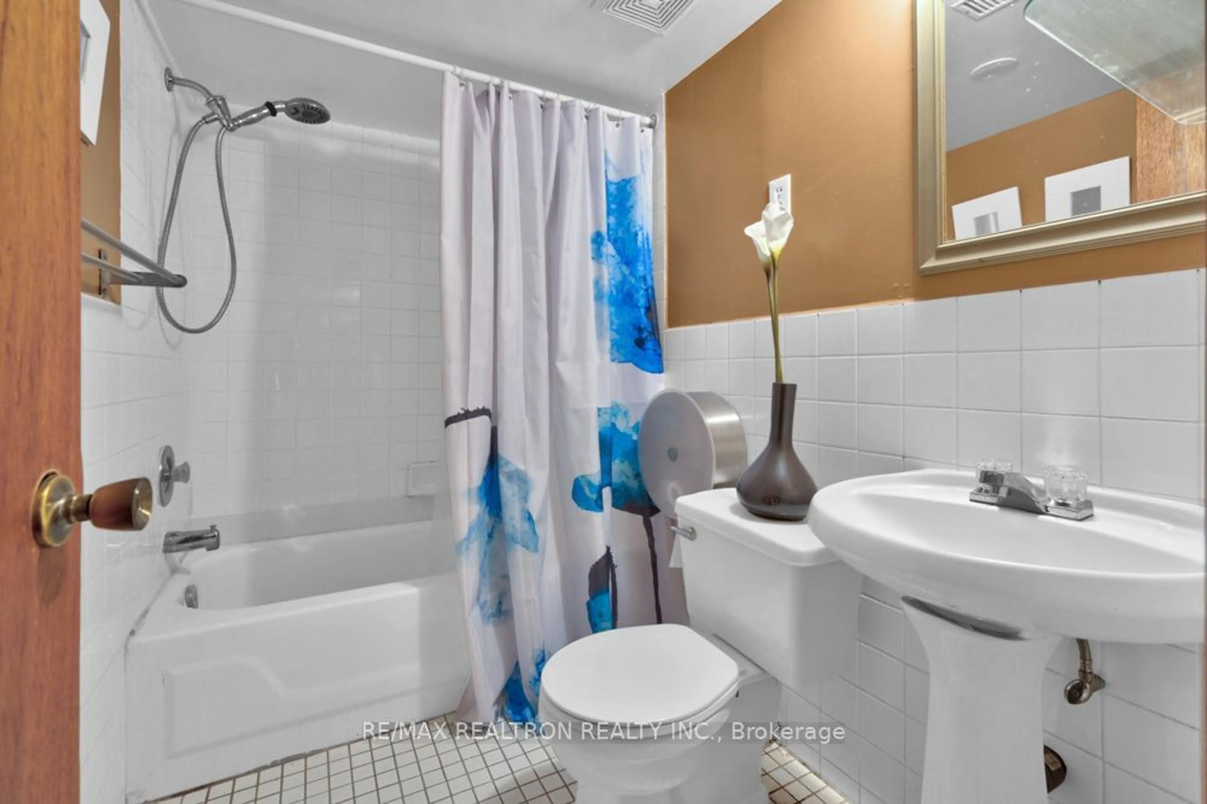 Standard bathroom, ceramic/tile floor for 135 Holborne Ave, Toronto Ontario M4C 2R5