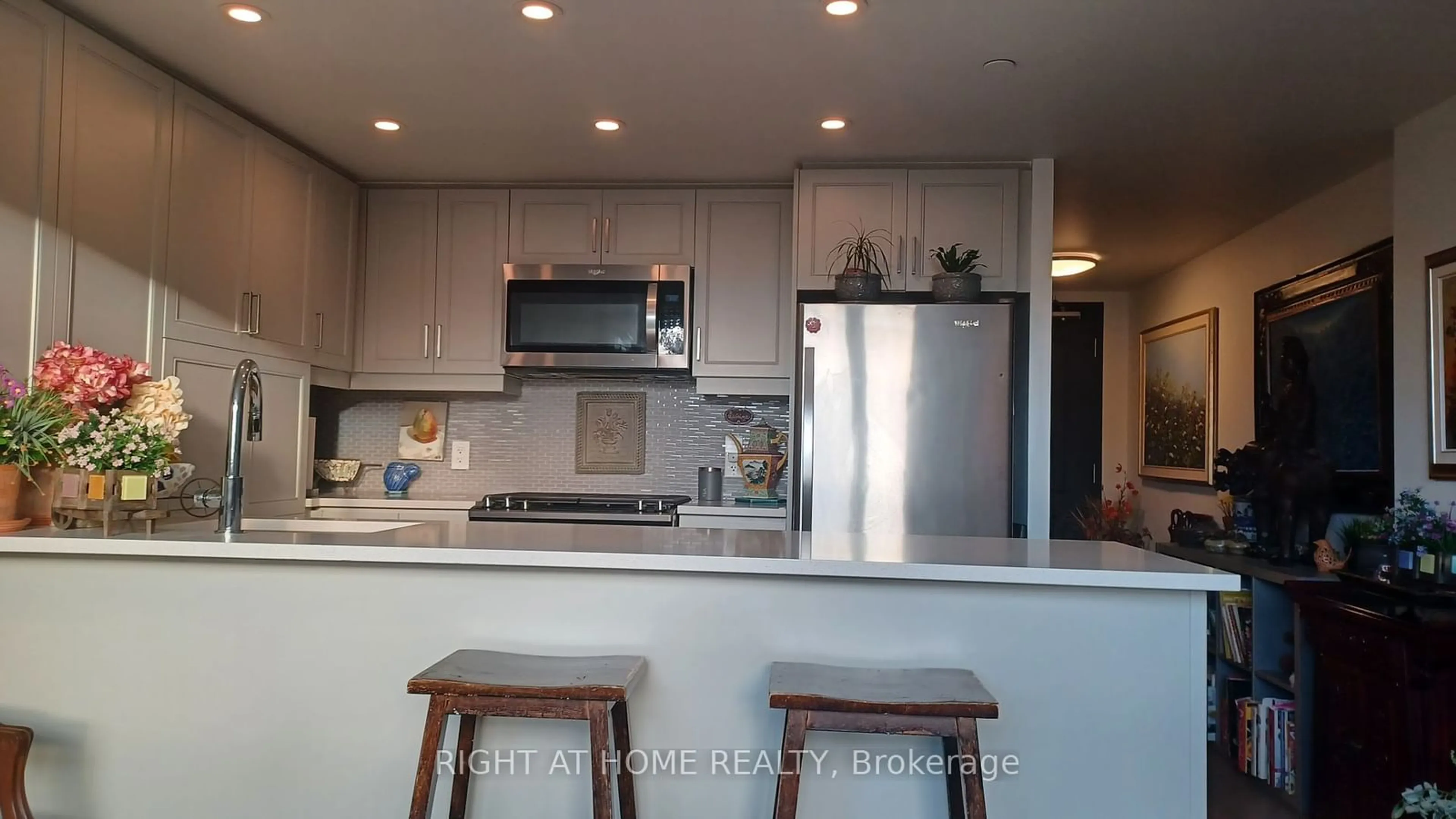 Open concept kitchen for 1400 Kingston Rd #501, Toronto Ontario M1N 0C2