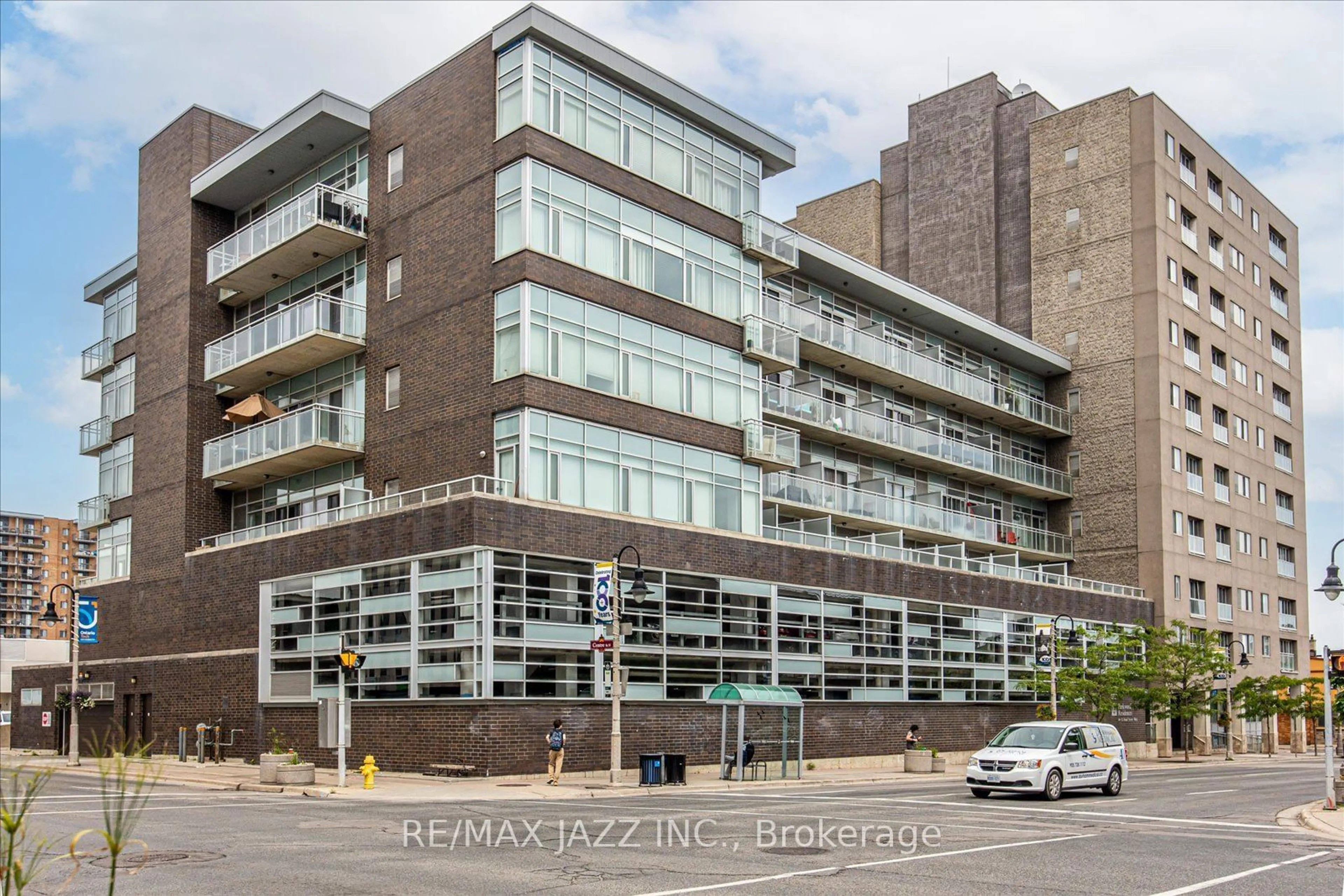 A pic from exterior of the house or condo, the front or back of building for 44 Bond St #608, Oshawa Ontario L1G 6R2