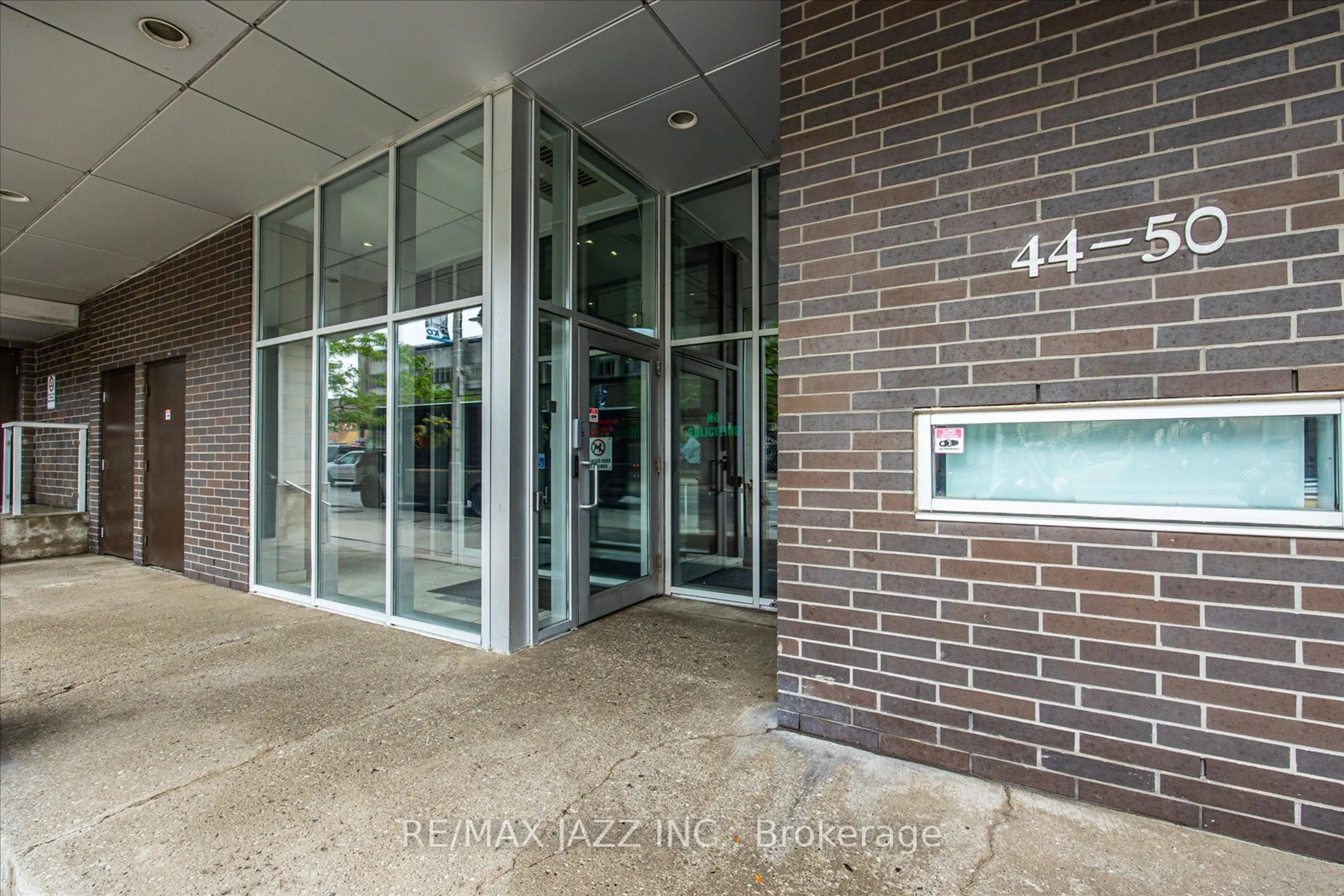 Indoor foyer, unknown floor for 44 Bond St #608, Oshawa Ontario L1G 6R2