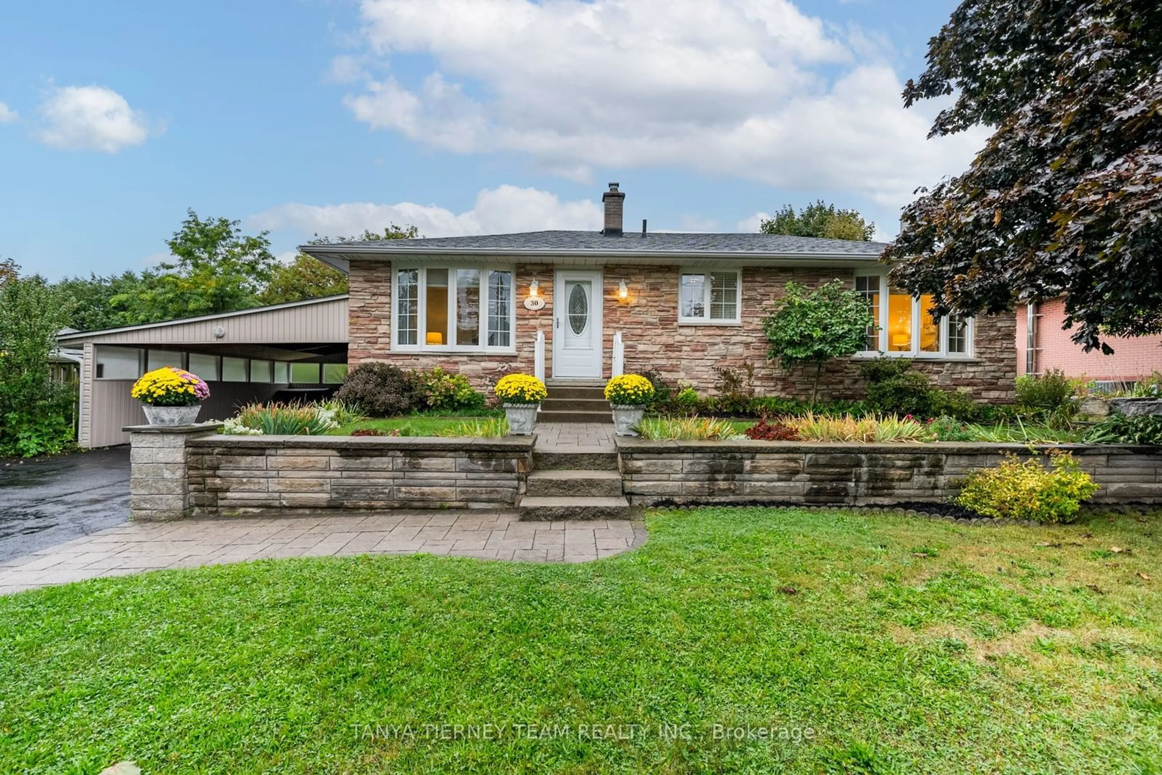 Frontside or backside of a home, cottage for 30 Ferguson Ave, Whitby Ontario L1M 1A6