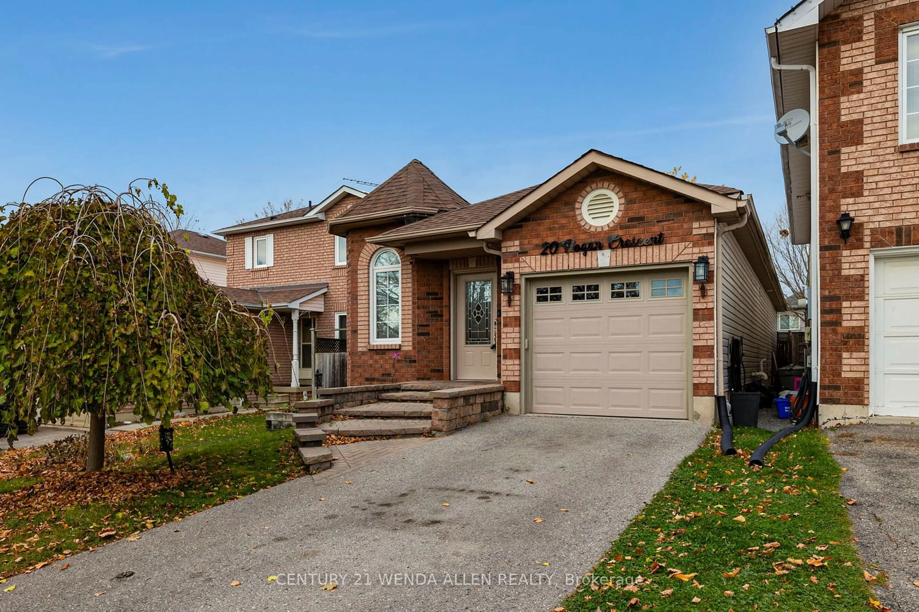 Frontside or backside of a home, cottage for 20 Hogan Cres, Clarington Ontario L1C 4X9