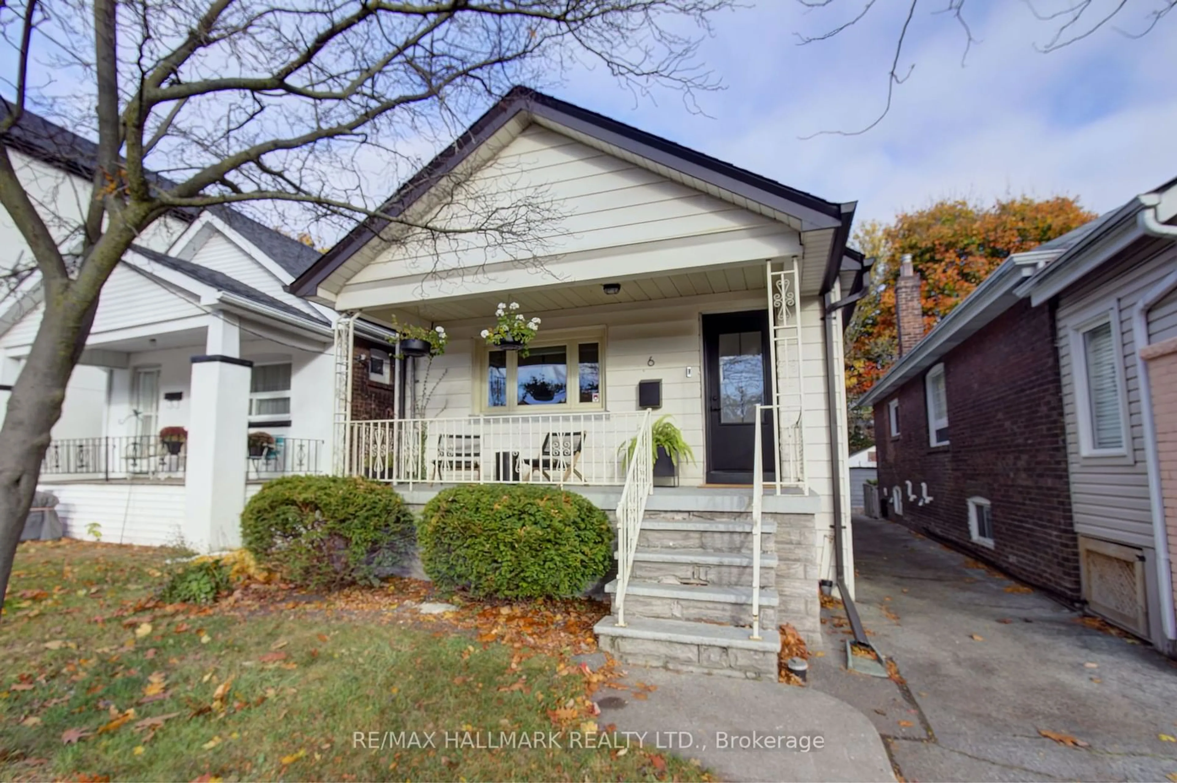 Frontside or backside of a home, cottage for 6 Newmarket Ave, Toronto Ontario M4C 1V7