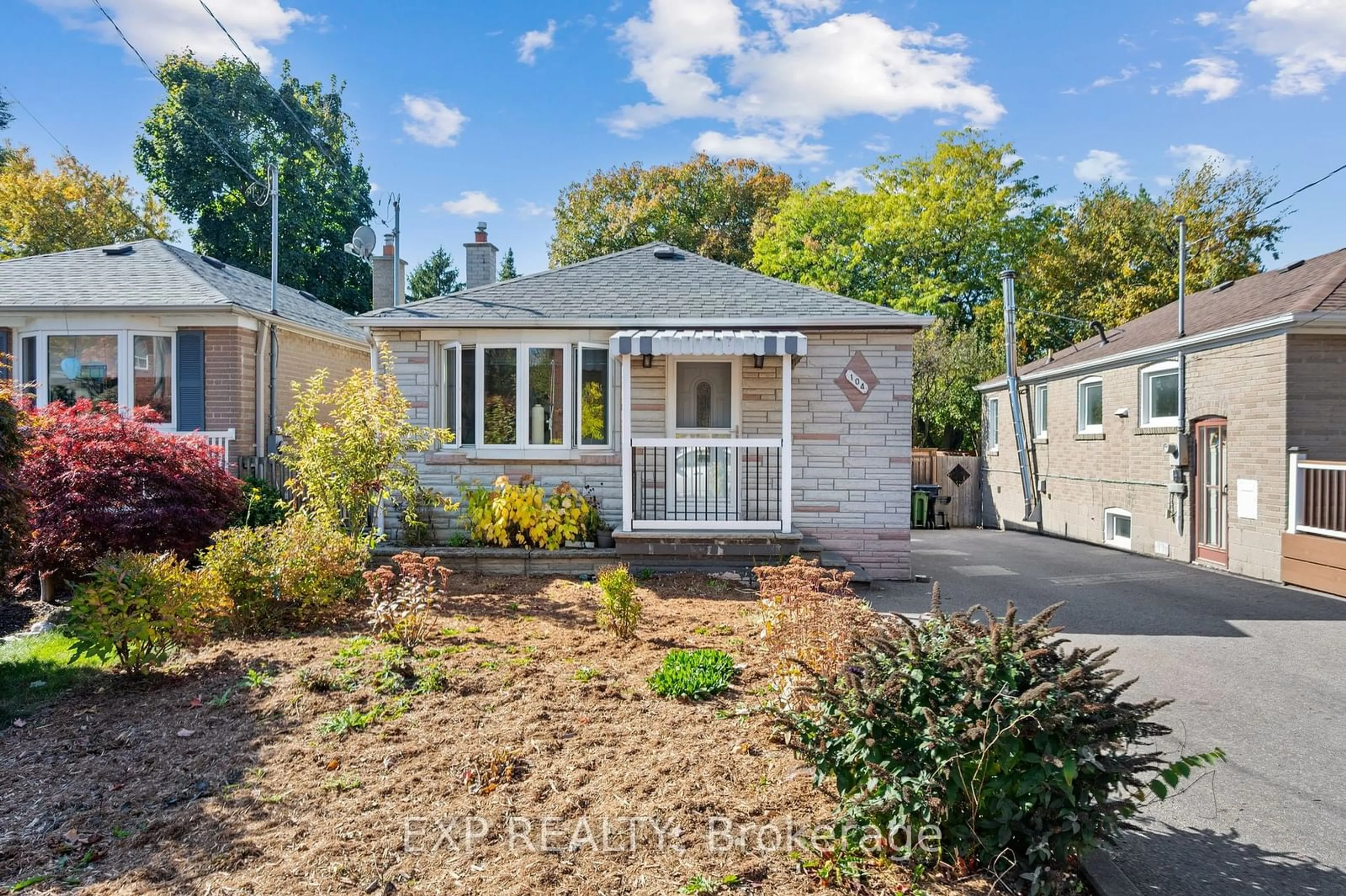 Home with vinyl exterior material for 104 Natal Ave, Toronto Ontario M1N 3V6