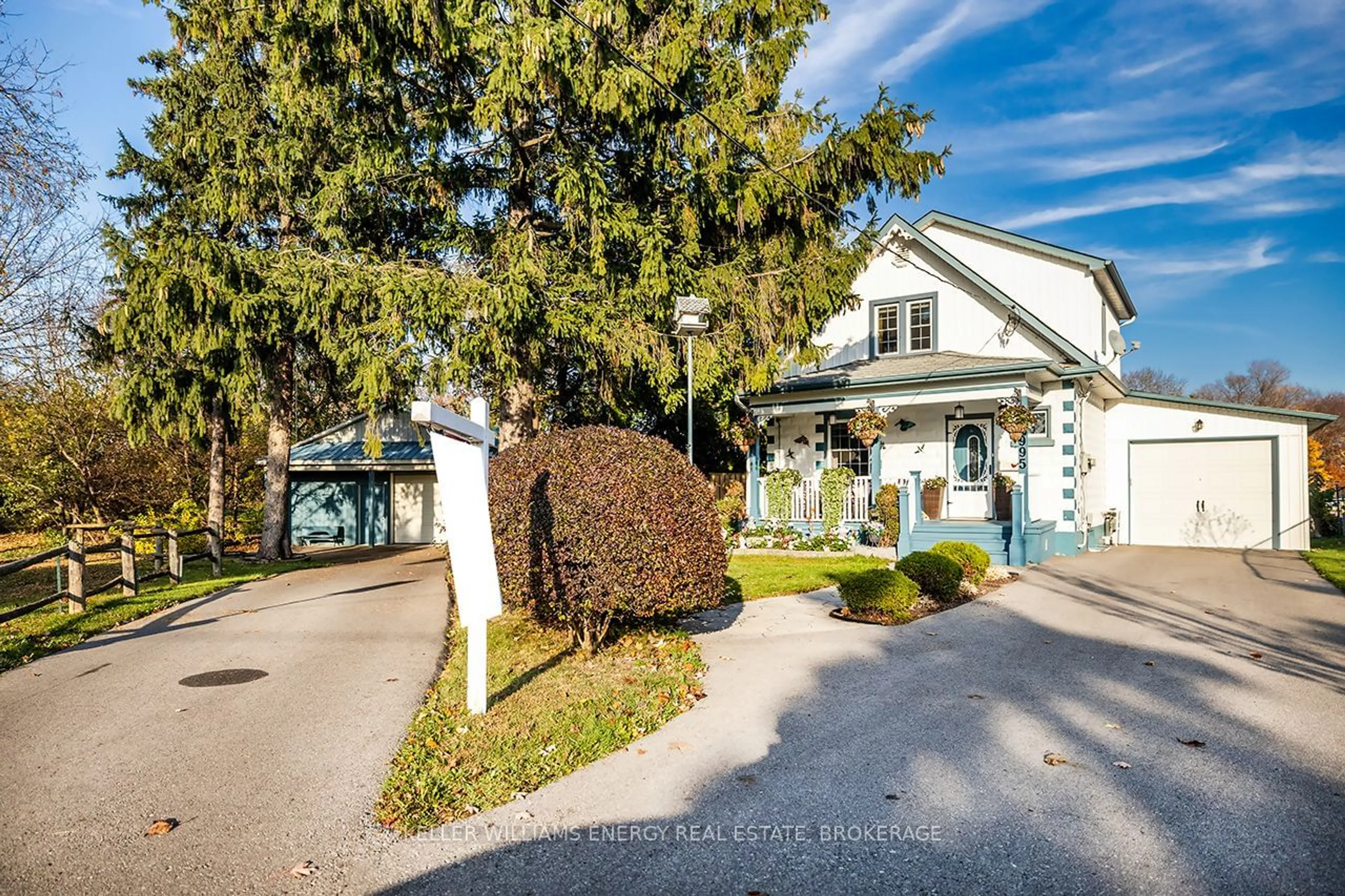 A pic from exterior of the house or condo, the street view for 995 Cedar St, Oshawa Ontario L1J 3R5