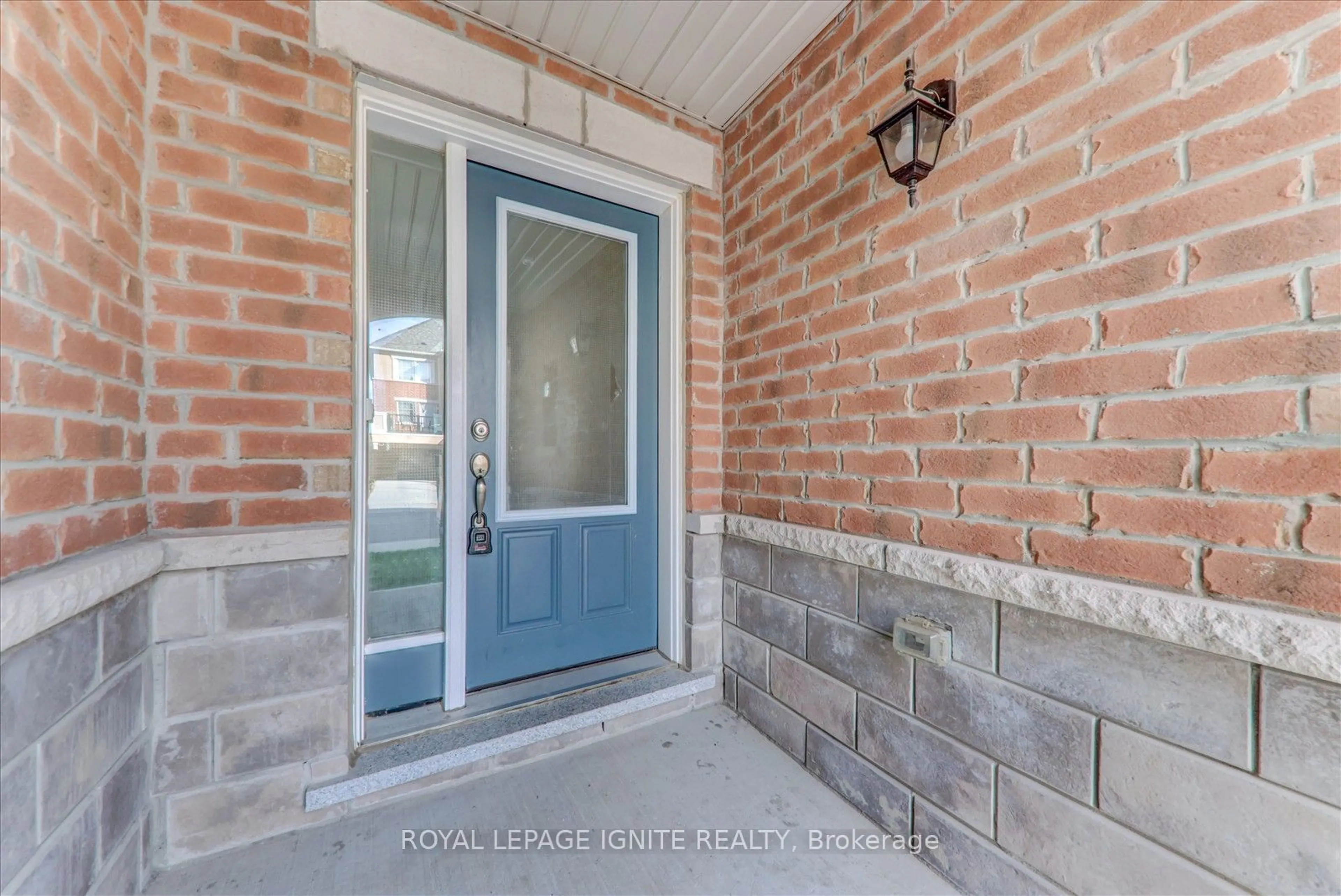 Indoor entryway, cement floor for 21 Fusilier Dr, Toronto Ontario M1L 0J4