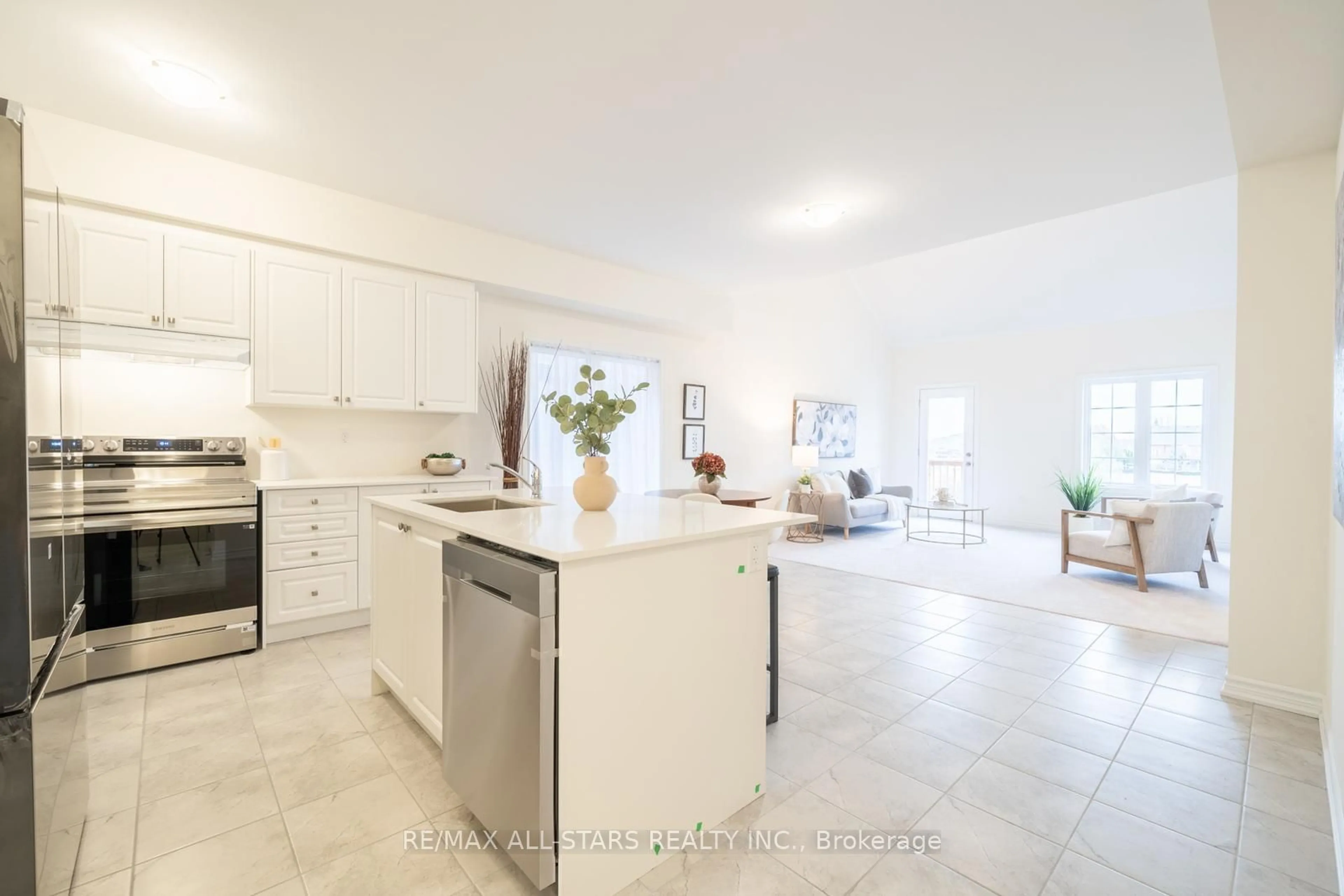 Open concept kitchen for 111 Robin Tr, Scugog Ontario L9L 2C7