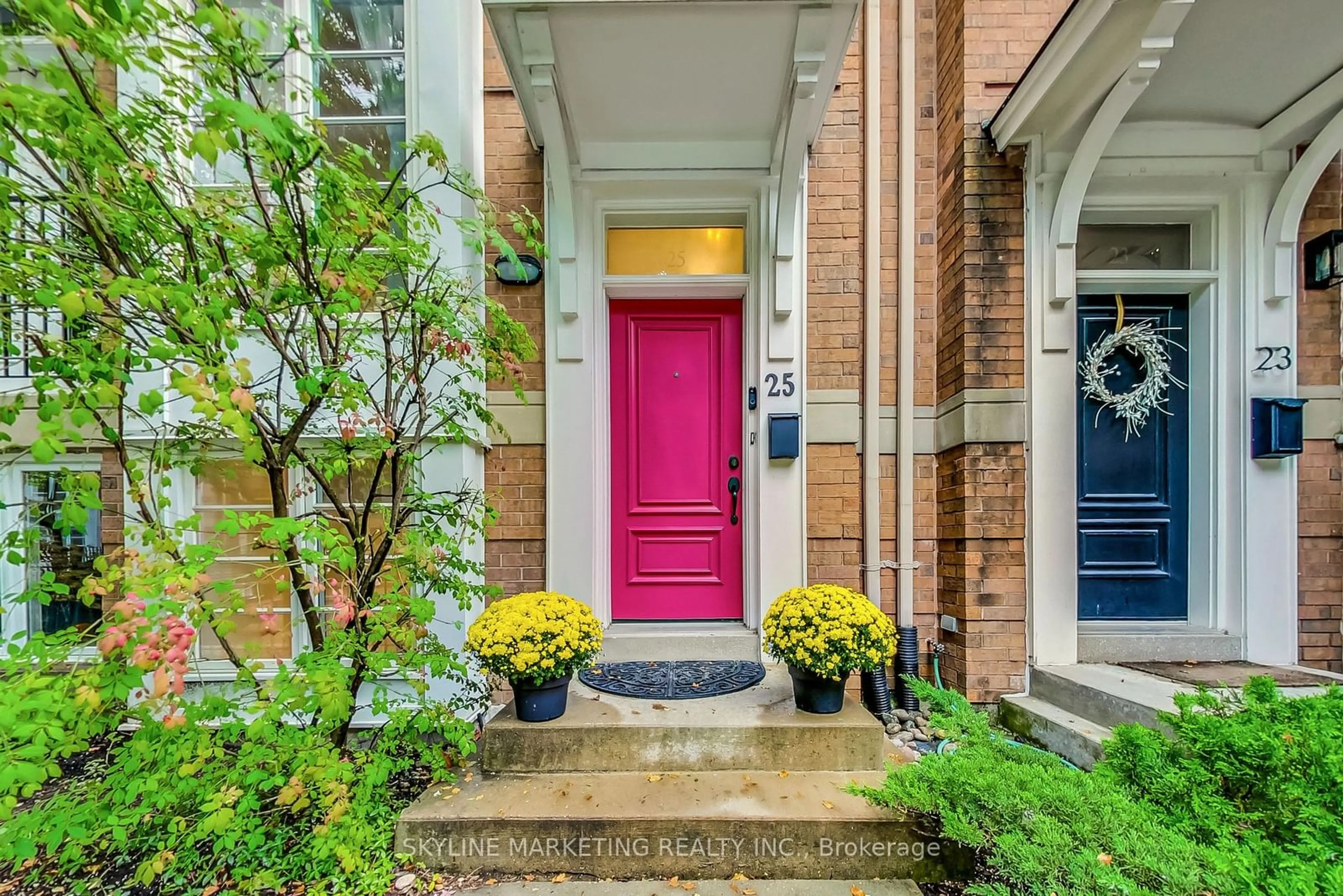 Indoor entryway, wood floors for 25 East York Ave, Toronto Ontario M4K 3Z8