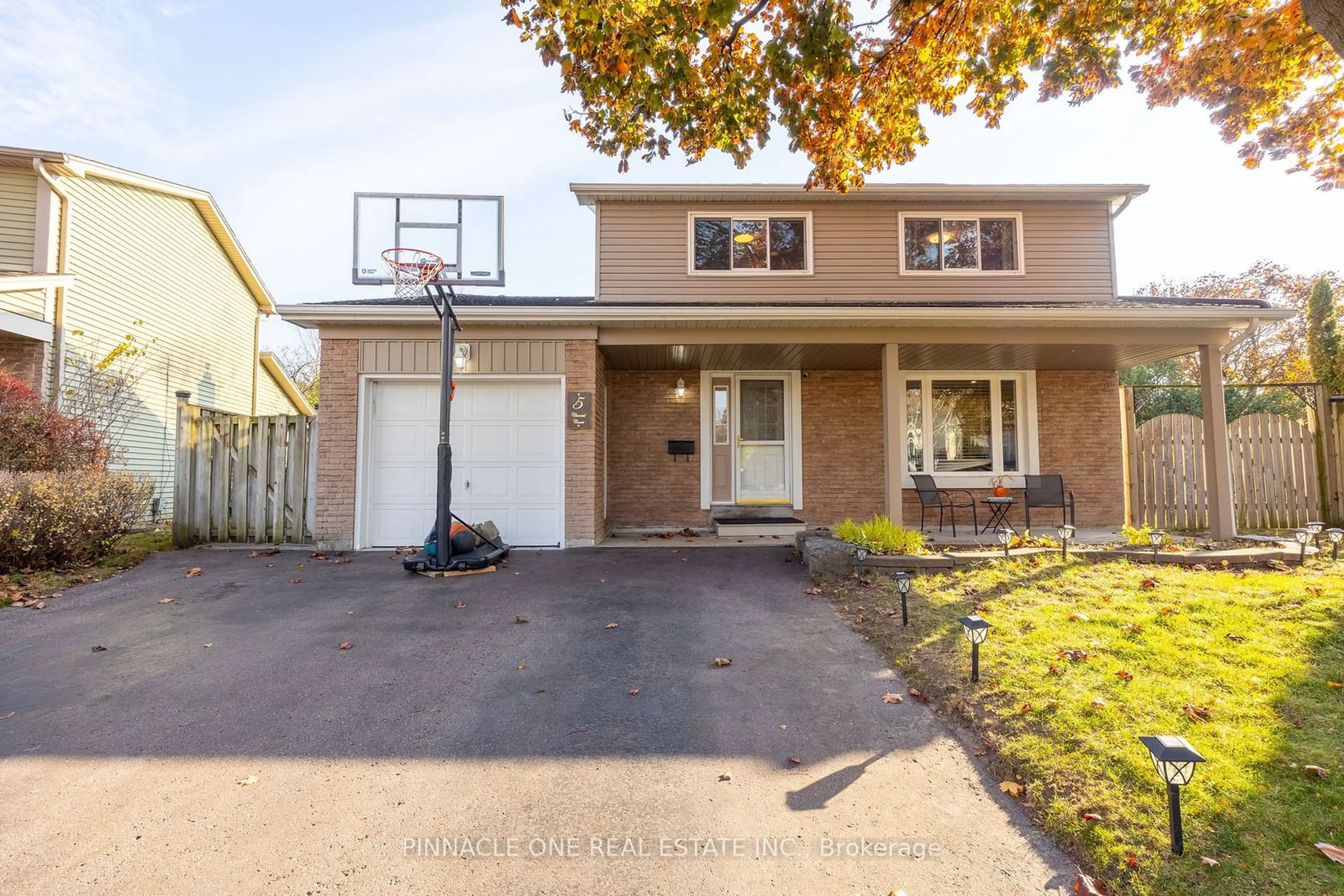 Frontside or backside of a home, the street view for 5 Chantel Crt, Clarington Ontario L1C 3P3