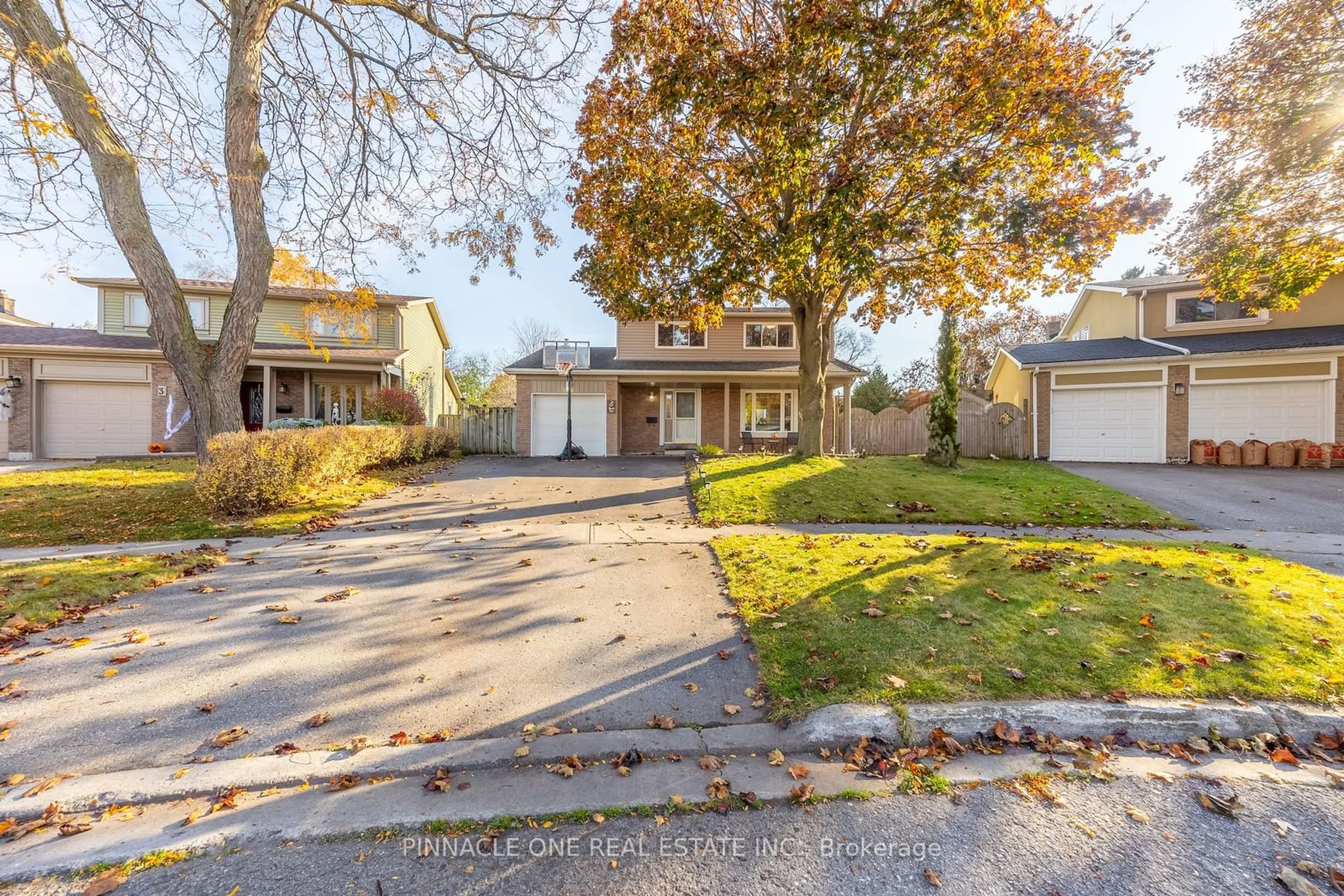 Frontside or backside of a home, the street view for 5 Chantel Crt, Clarington Ontario L1C 3P3