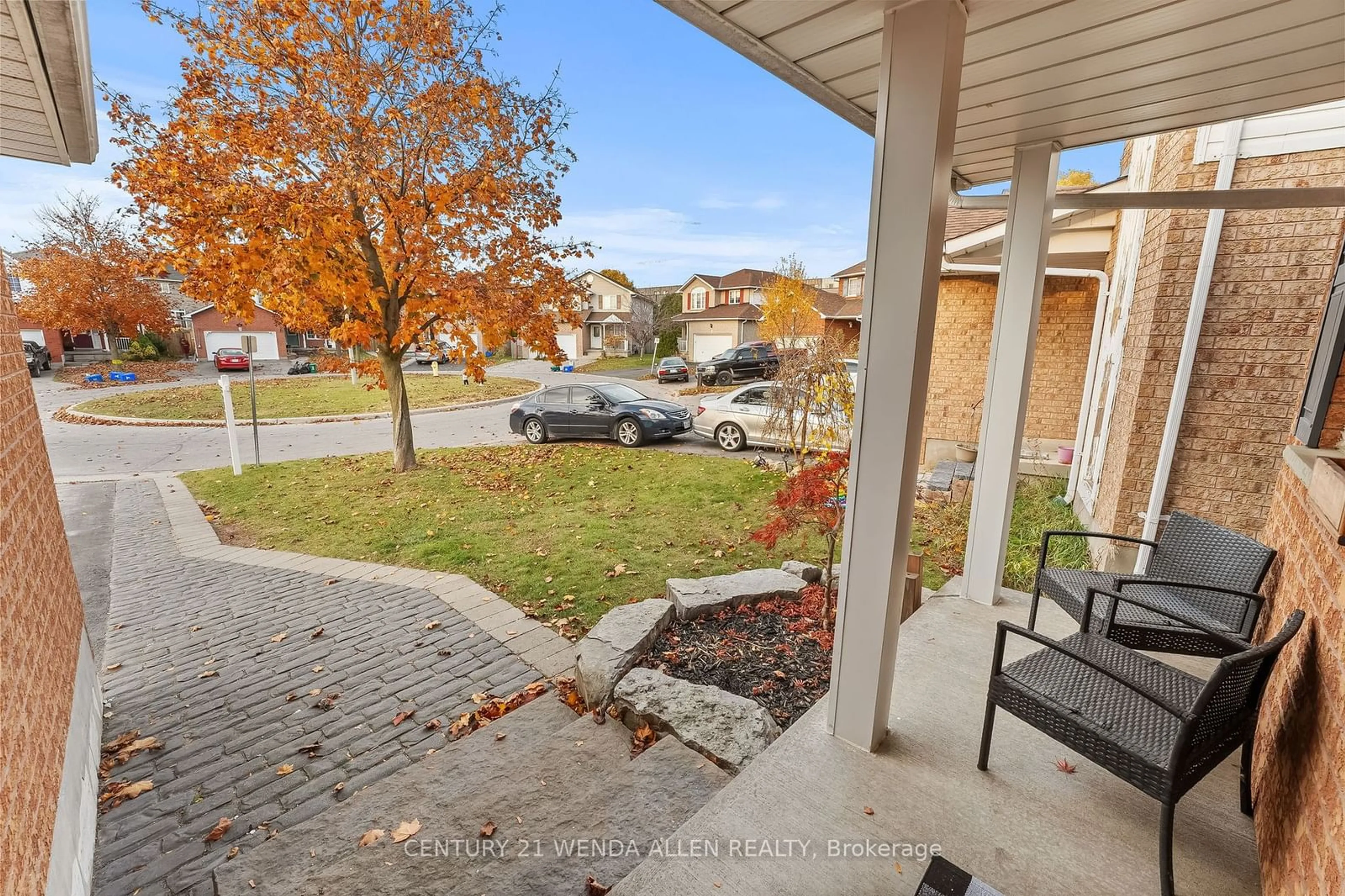 A pic from exterior of the house or condo, the street view for 1781 Mcgill Crt, Oshawa Ontario L1G 8A3