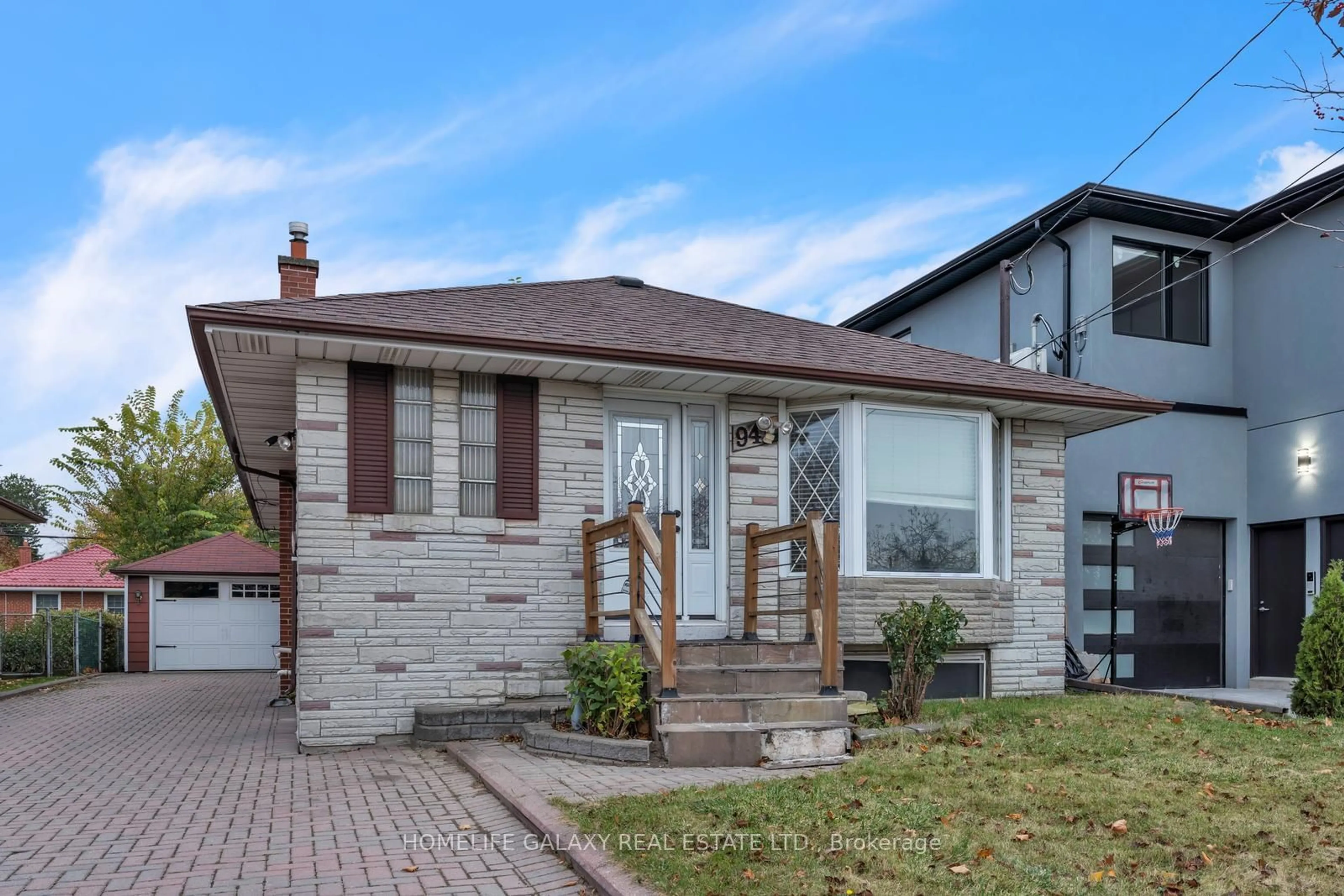 Frontside or backside of a home, cottage for 94 Waringstown Dr, Toronto Ontario M1R 4H4