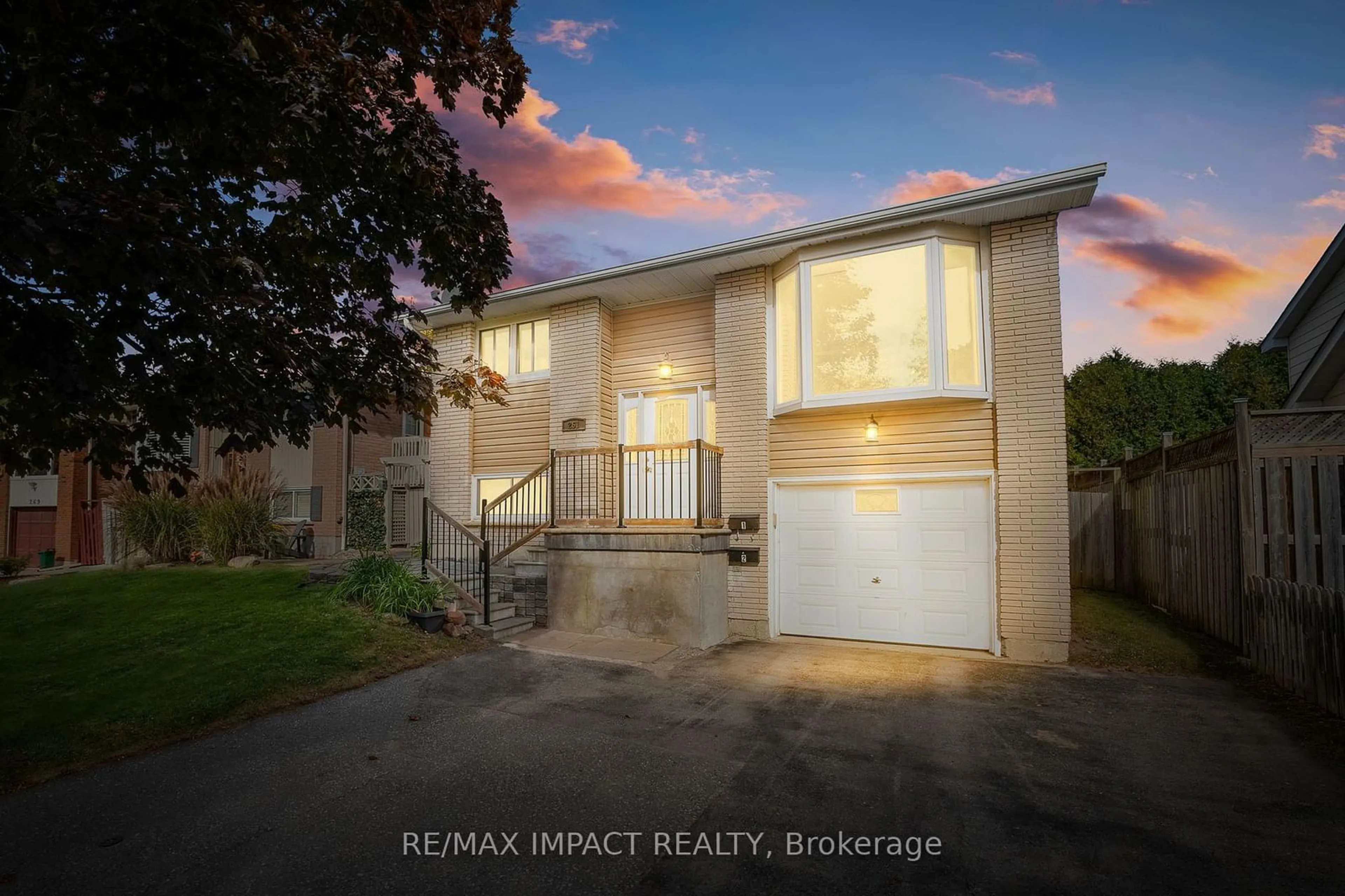 Frontside or backside of a home, cottage for 261 Kensington Cres, Oshawa Ontario L1G 7R8