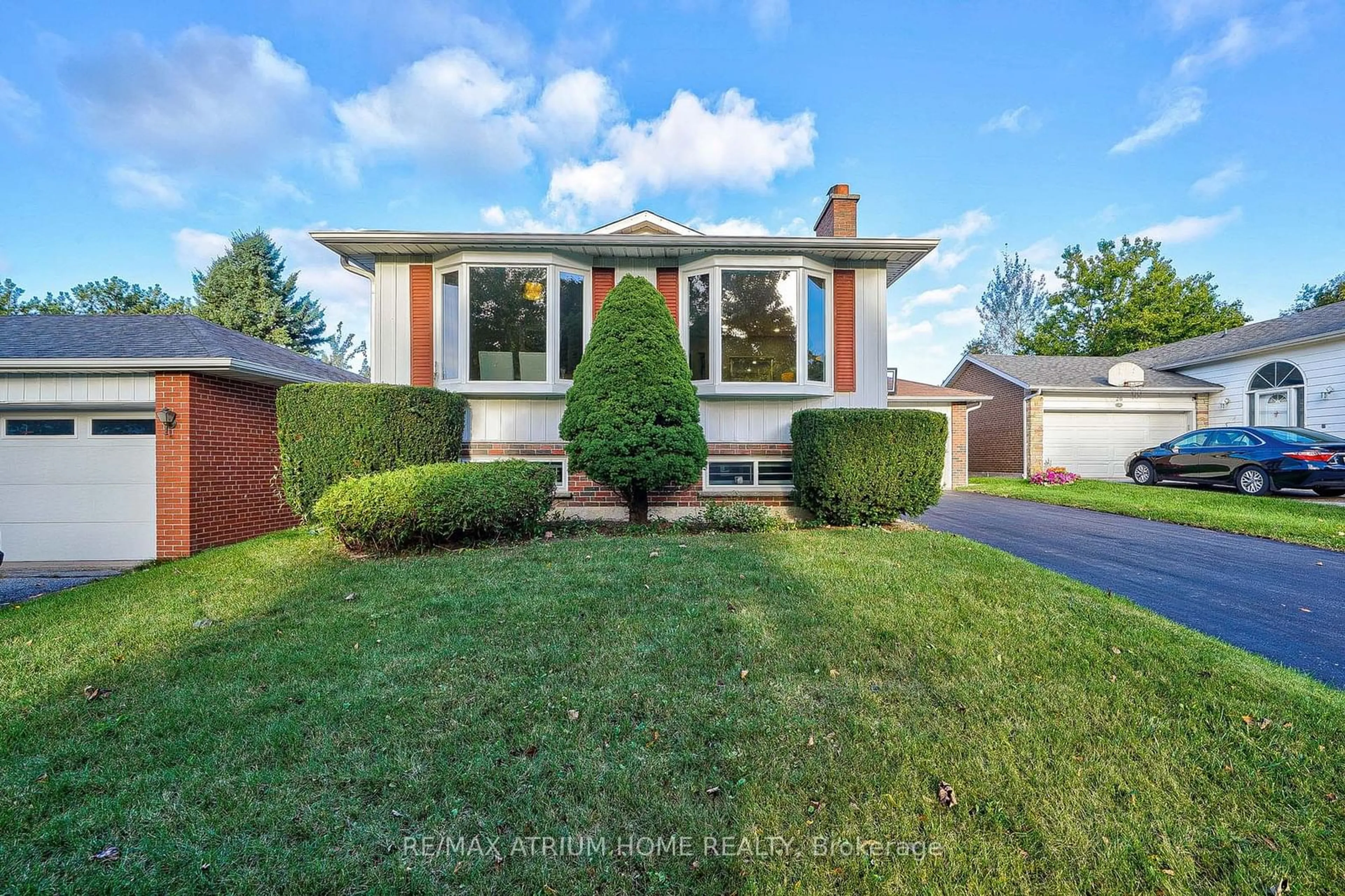 Frontside or backside of a home, the street view for 18 Castle Hill Dr, Toronto Ontario M1T 2Y3