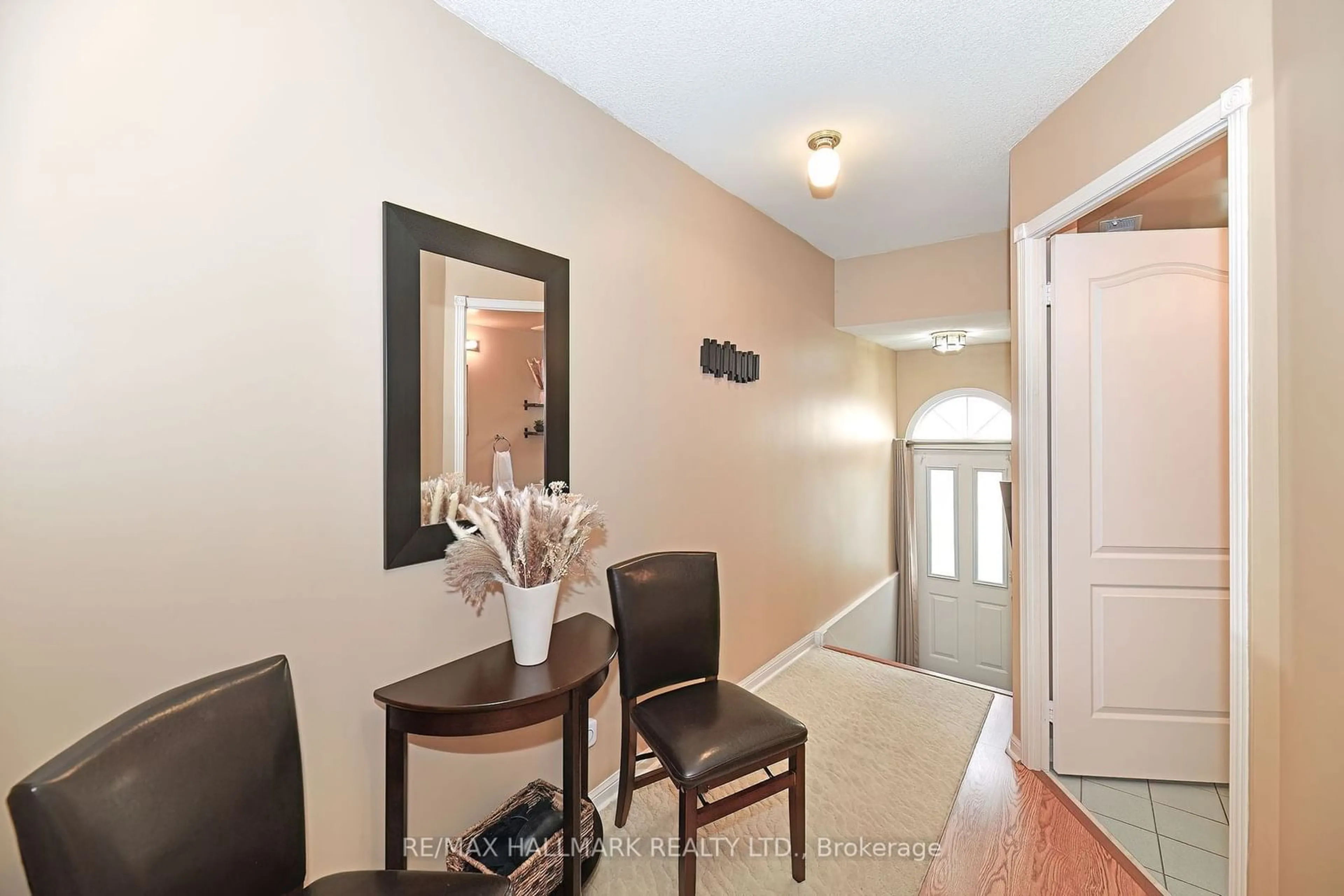 Indoor entryway, wood floors for 1400 The Esplanade #826, Pickering Ontario L1V 6V2