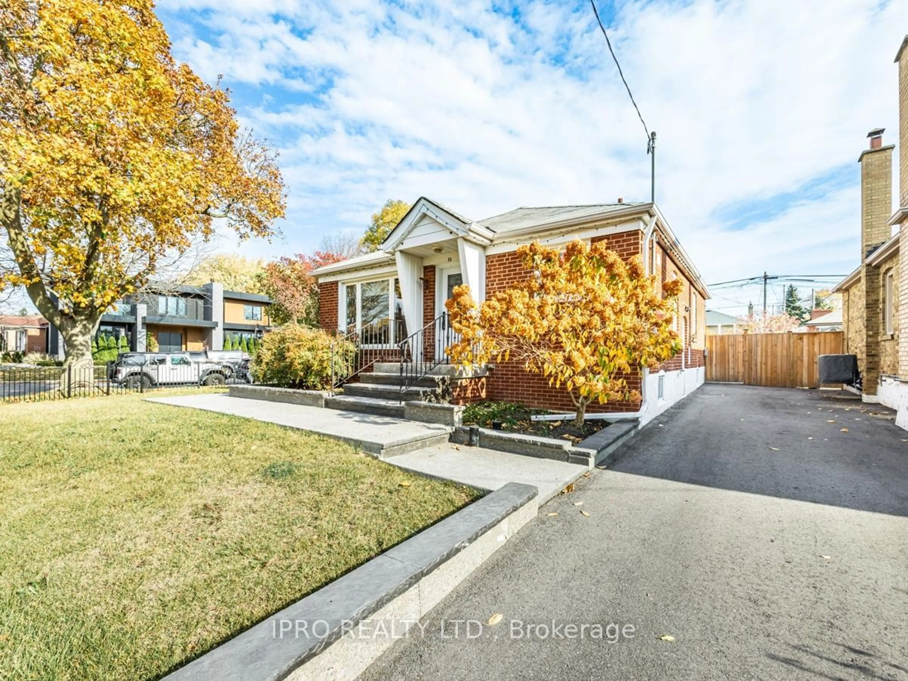 Frontside or backside of a home, the street view for 55 Lilian Dr, Toronto Ontario M1R 3W2