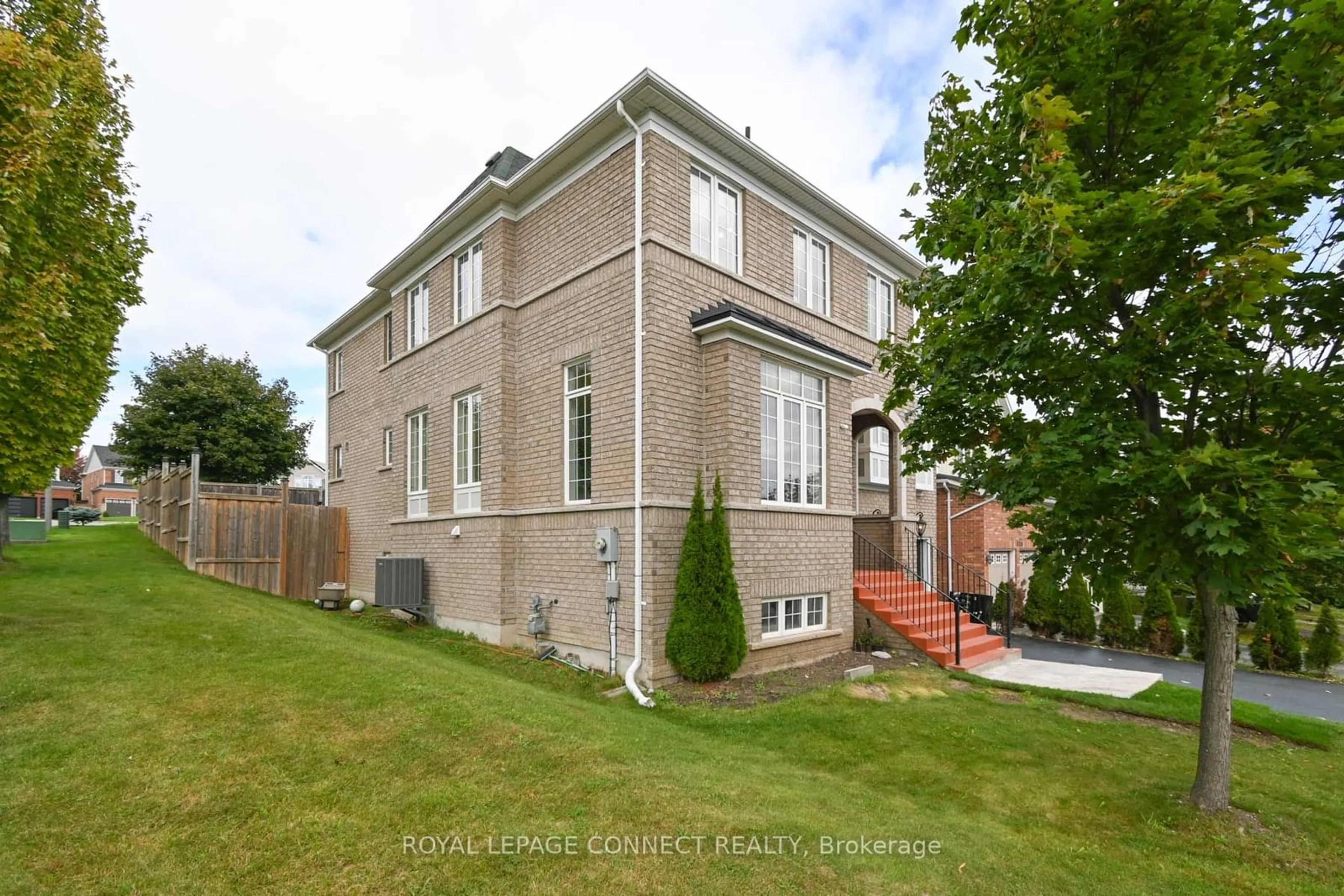 Home with brick exterior material for 1616 Docking Crt, Oshawa Ontario L1K 0H3