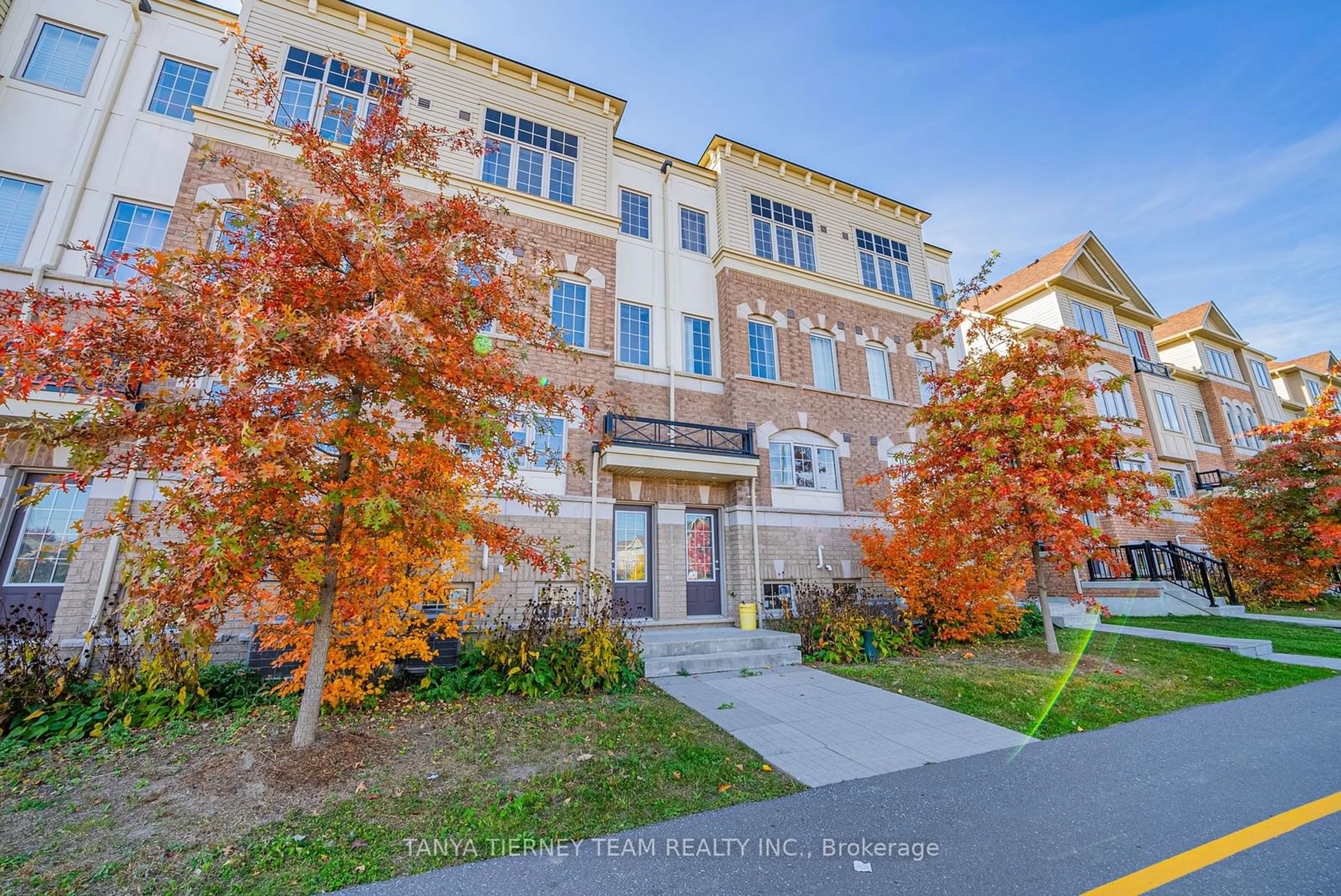 A pic from exterior of the house or condo, the front or back of building for 2264 Chevron Prince Path #294, Oshawa Ontario L1L 0K9