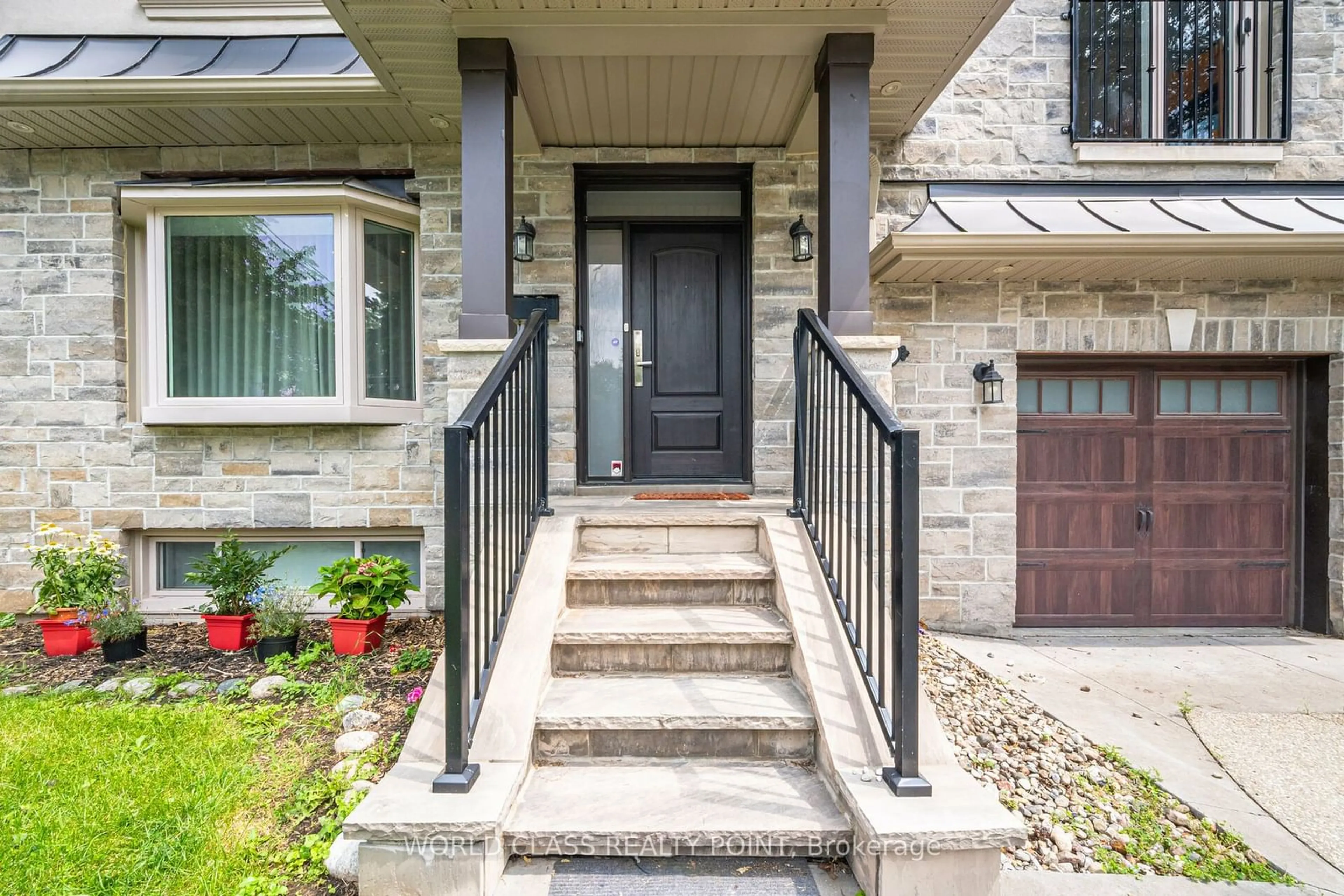 Indoor entryway, wood floors for 41 Howarth Ave, Toronto Ontario M1R 1H3