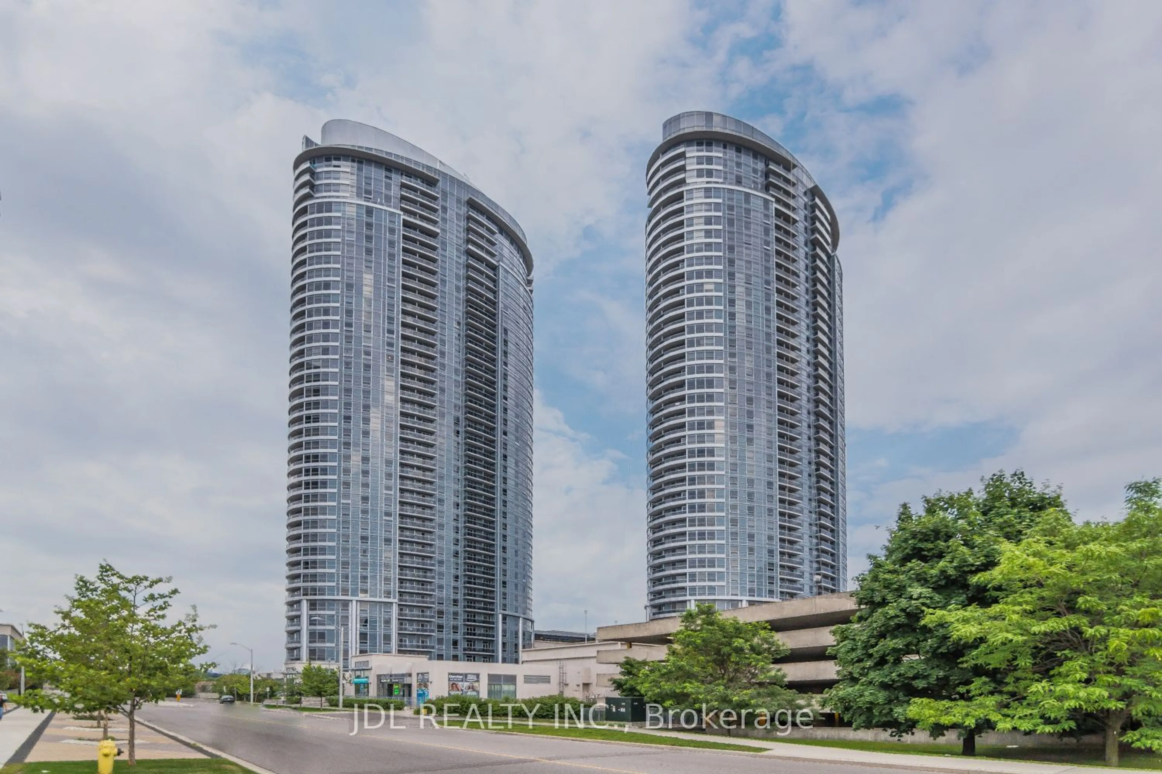 A pic from exterior of the house or condo, the view of city buildings for 125 Village Green Sq #3211, Toronto Ontario M1S 0G3