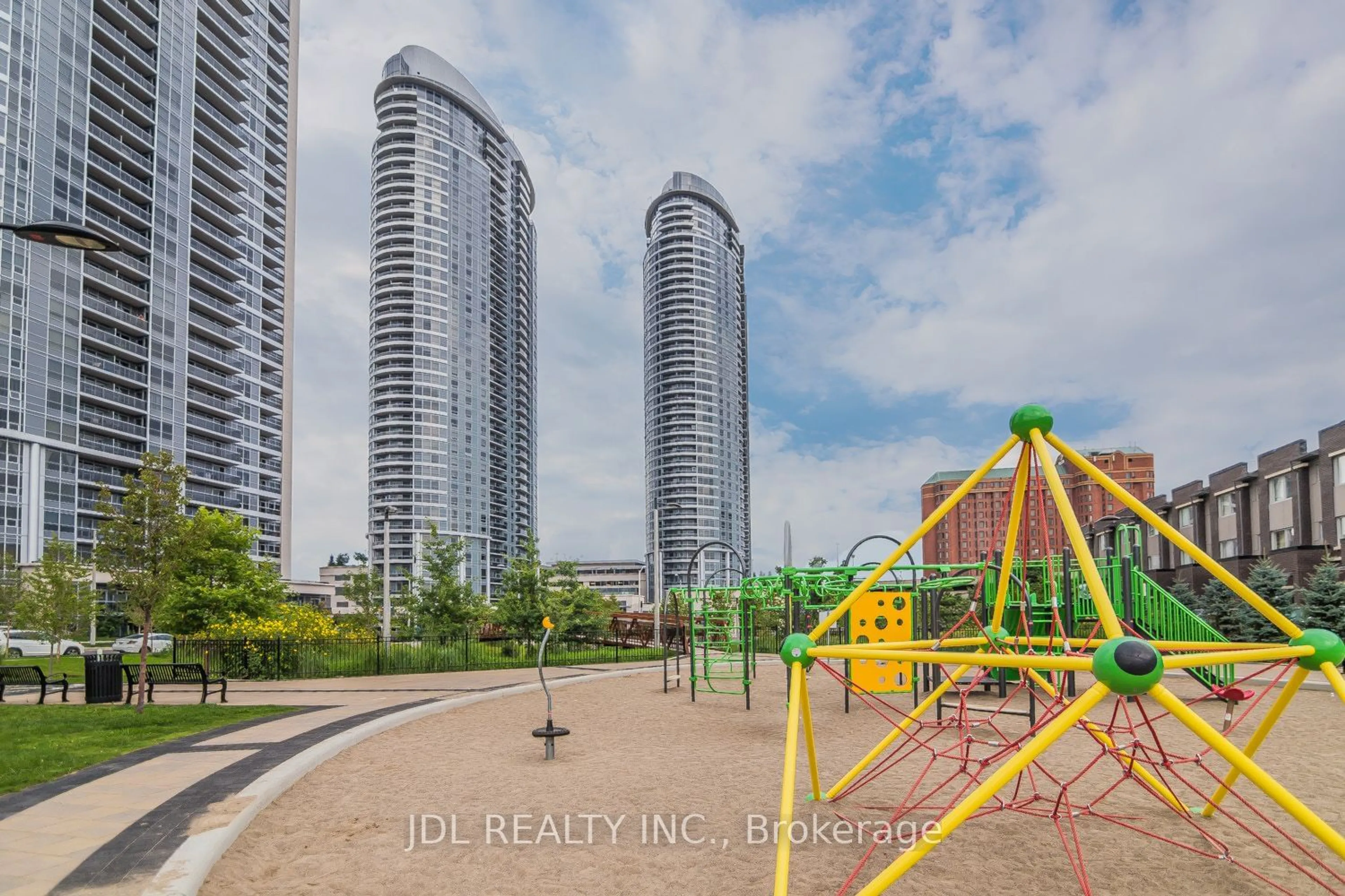 A pic from exterior of the house or condo, the view of city buildings for 125 Village Green Sq #3211, Toronto Ontario M1S 0G3