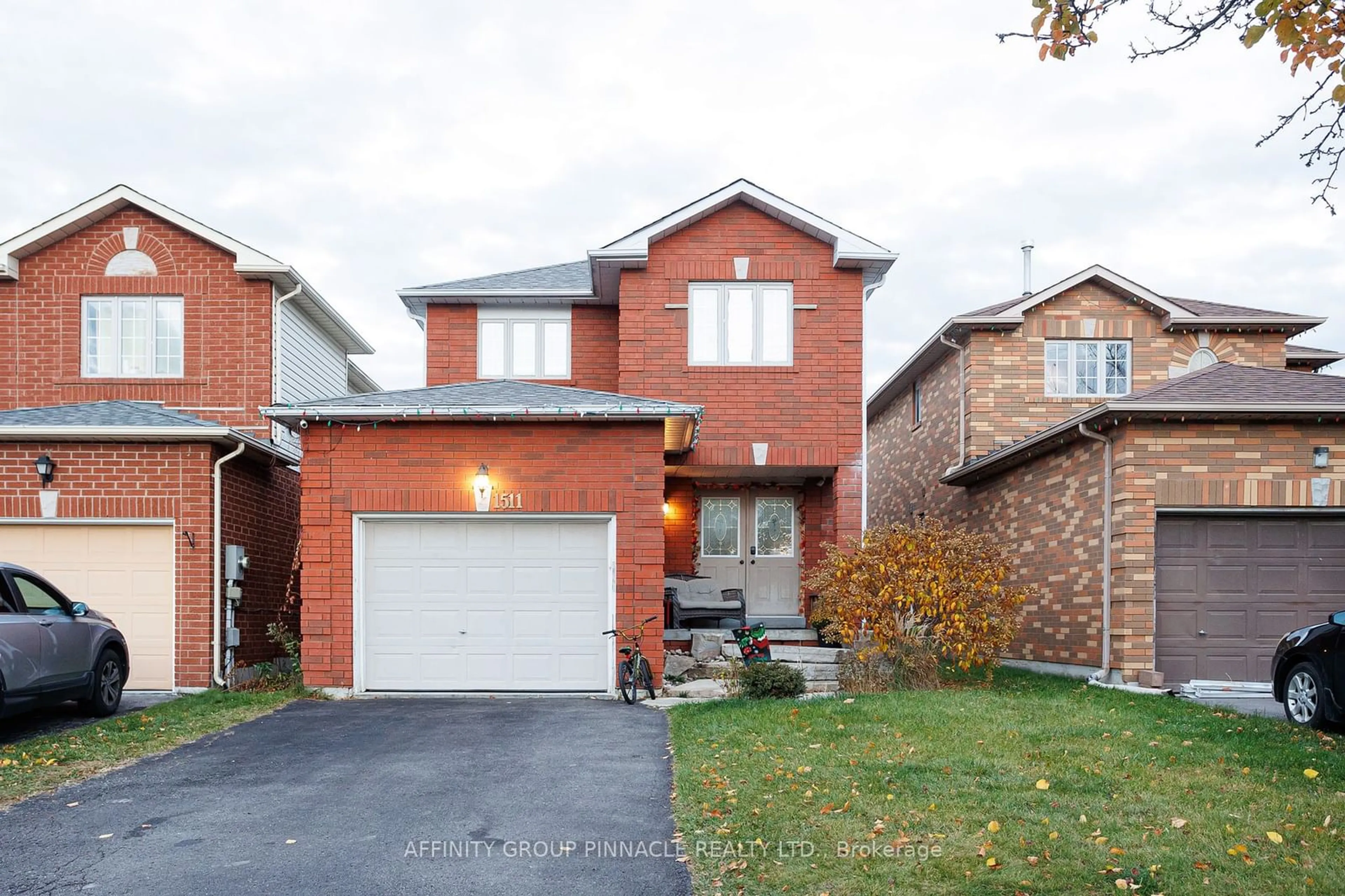 Frontside or backside of a home, the street view for 1511 Fieldgate Dr, Oshawa Ontario L1K 2L6