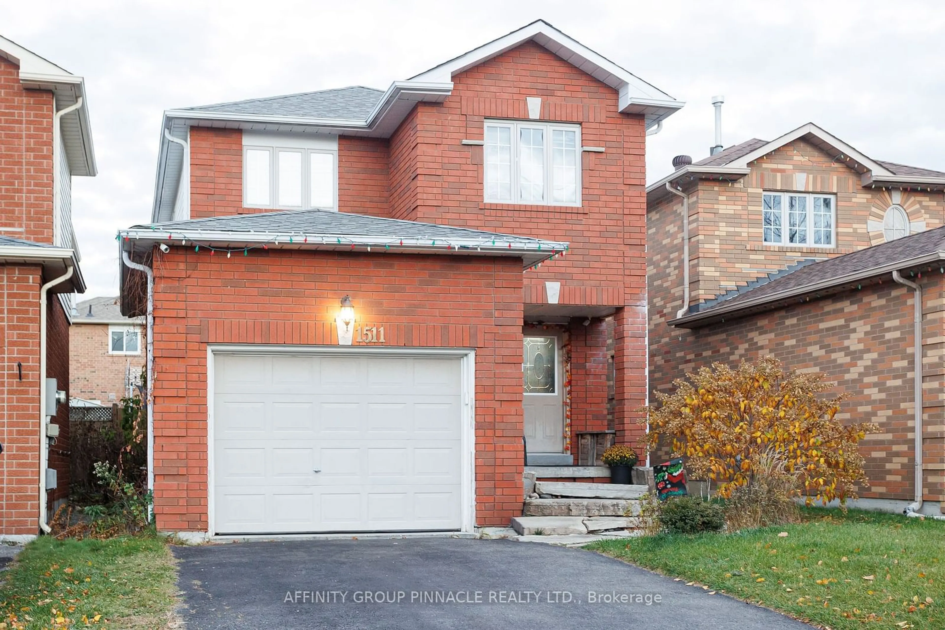 Home with brick exterior material for 1511 Fieldgate Dr, Oshawa Ontario L1K 2L6