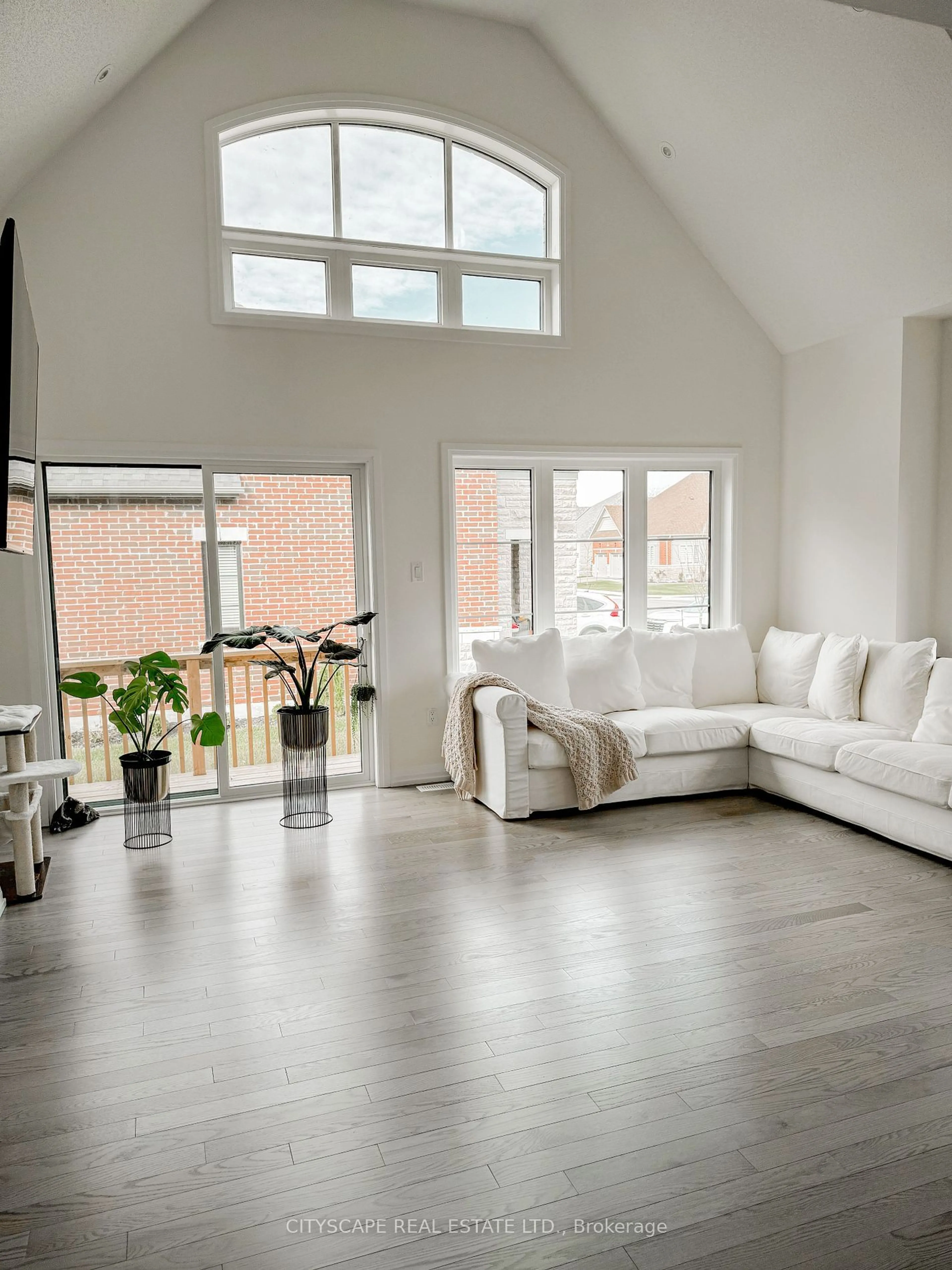 Living room, wood floors for 54 Holtby Crt, Scugog Ontario L9L 0B4