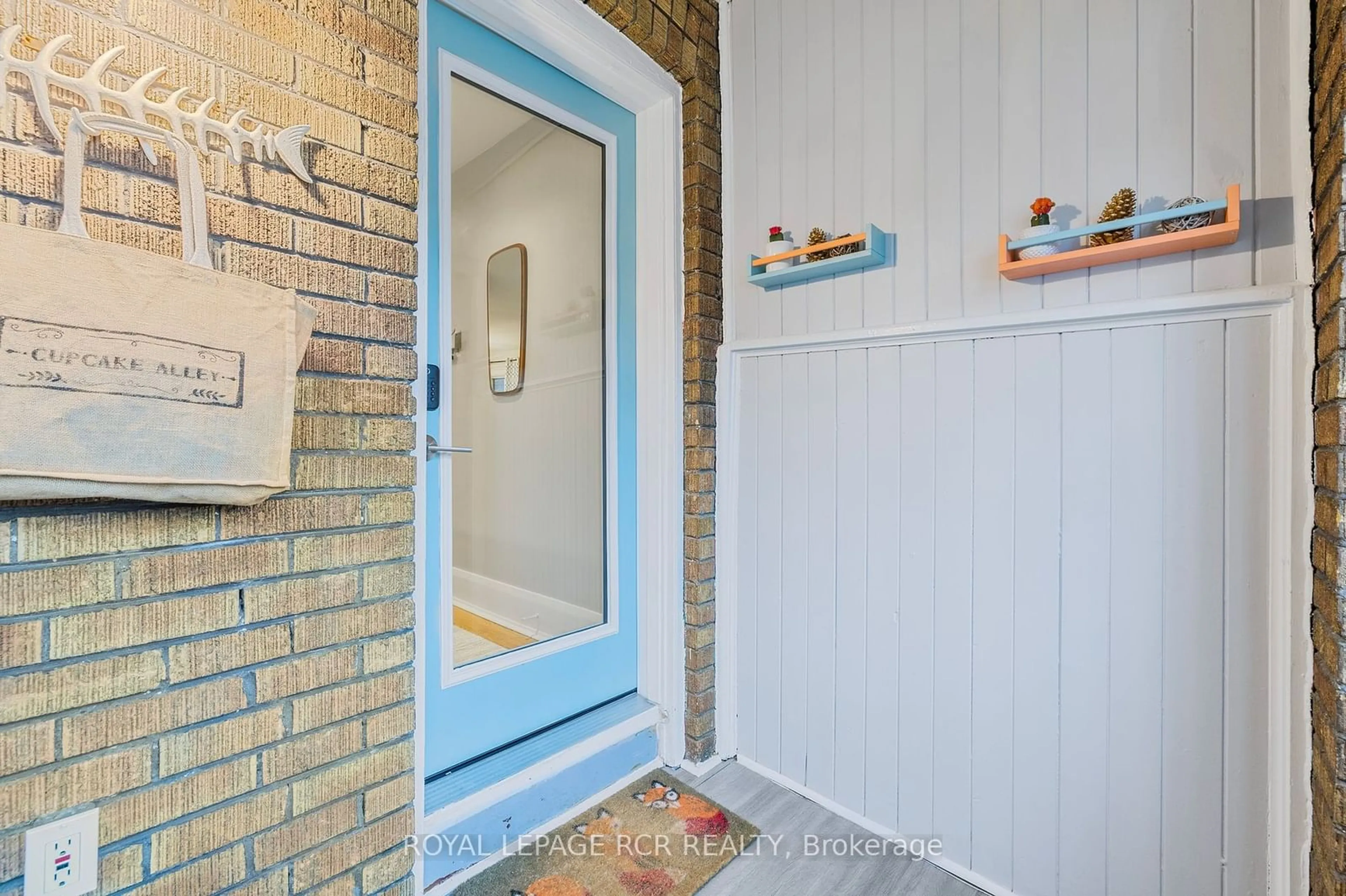 Bathroom, wood floors for 391 Kingston Rd, Toronto Ontario M4L 1V1