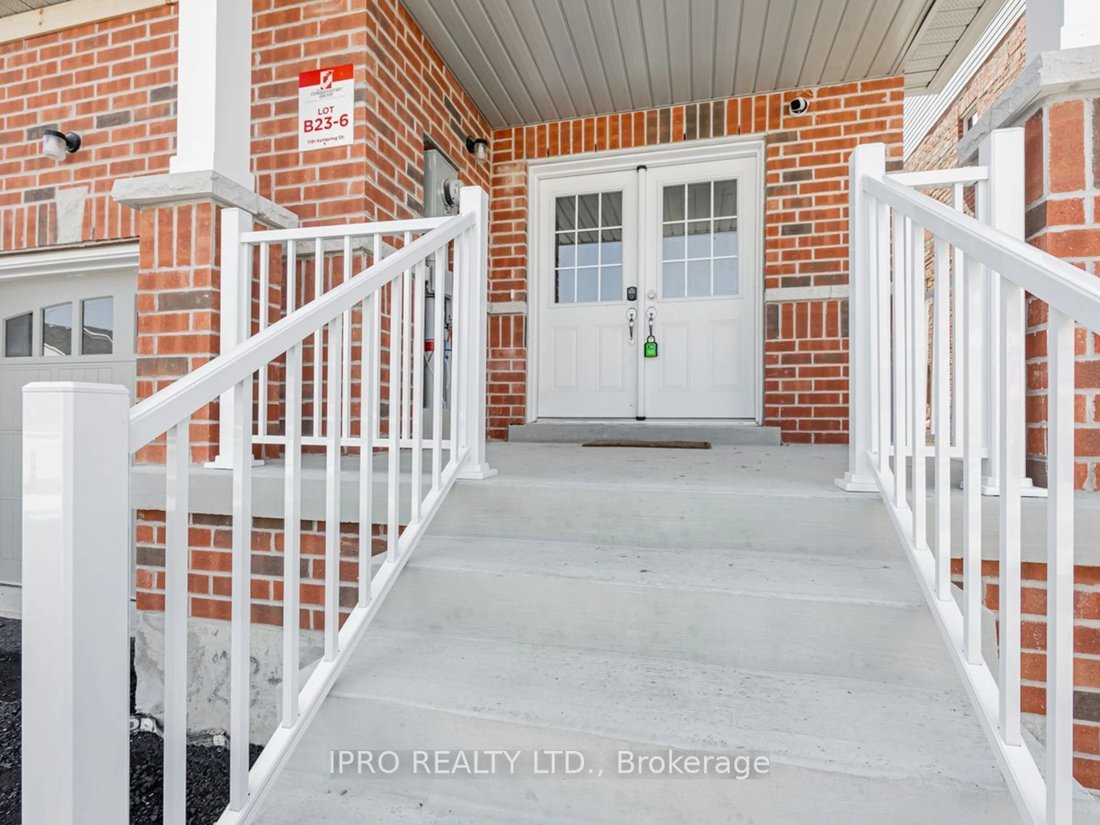 Indoor entryway, wood floors for 1191 Kettering Dr, Oshawa Ontario L1K 1A6