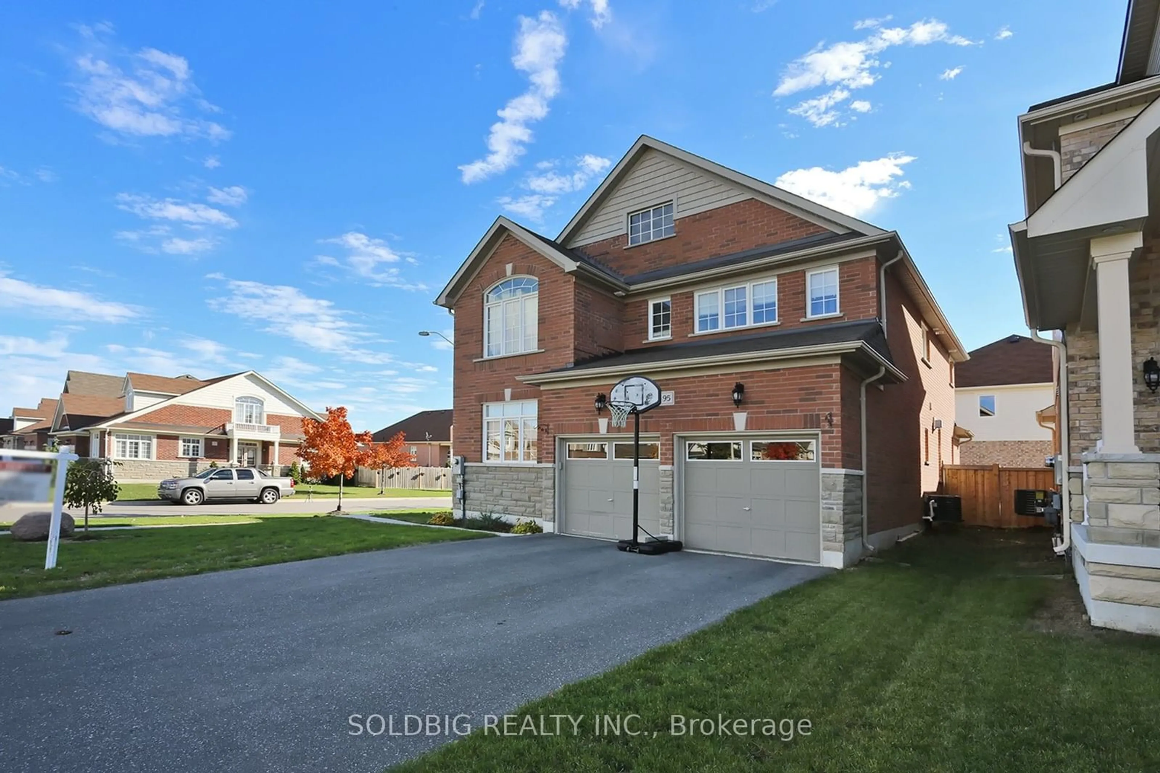 Home with brick exterior material for 95 Hockley Ave, Clarington Ontario L1C 0G4