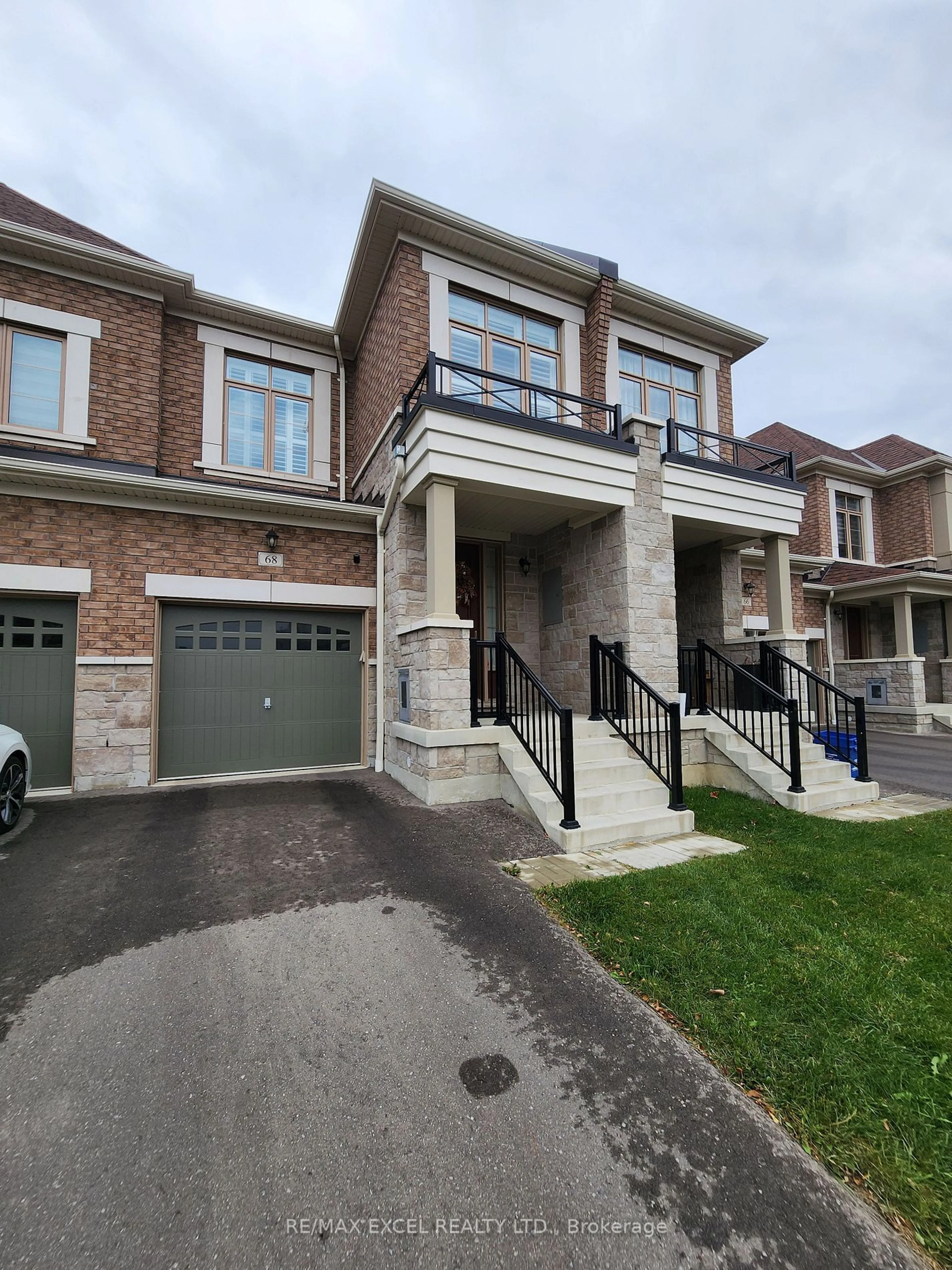 A pic from exterior of the house or condo, the front or back of building for 68 Coho Dr, Whitby Ontario L1P 0K4